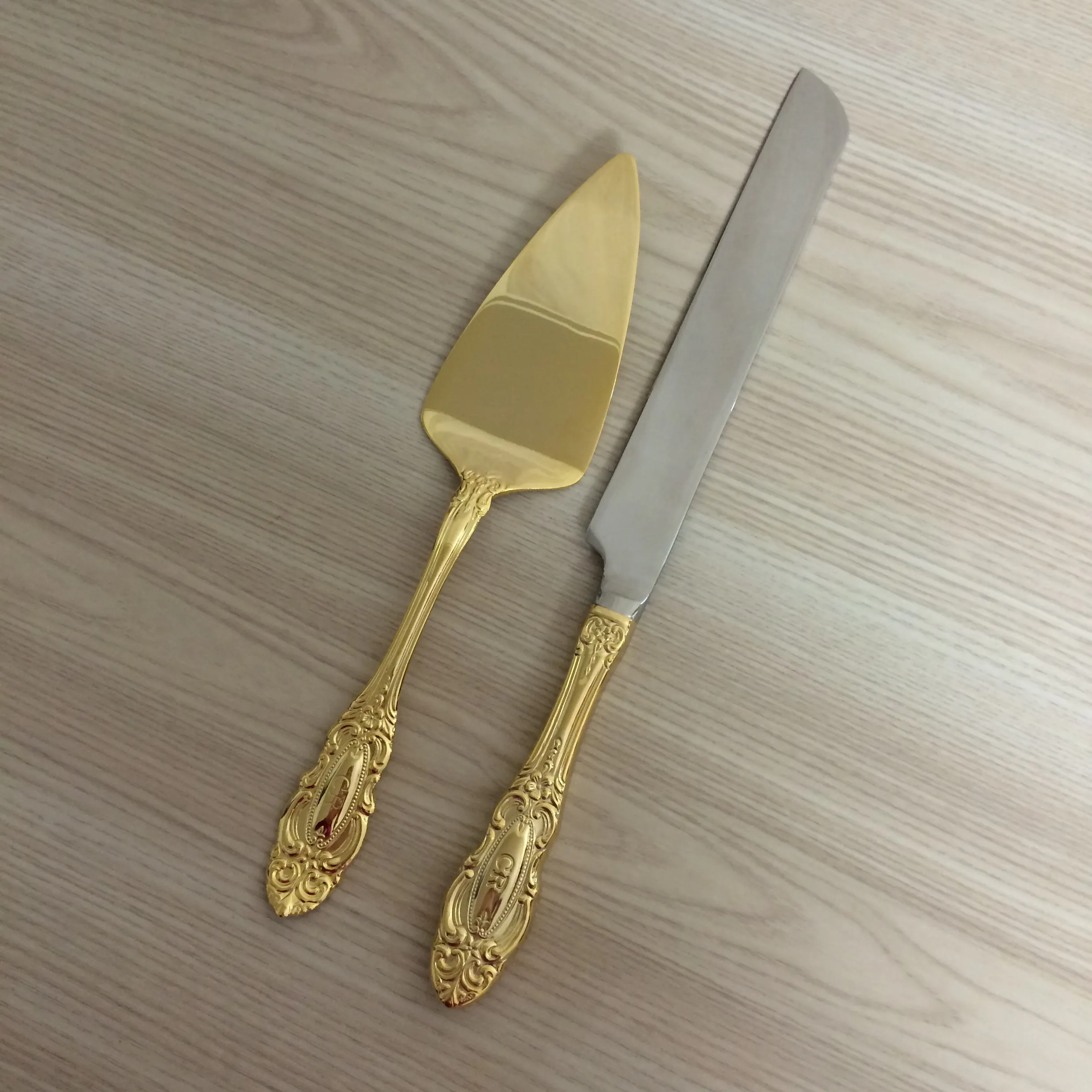 Ornate Gold Cake Knife & Slice Set