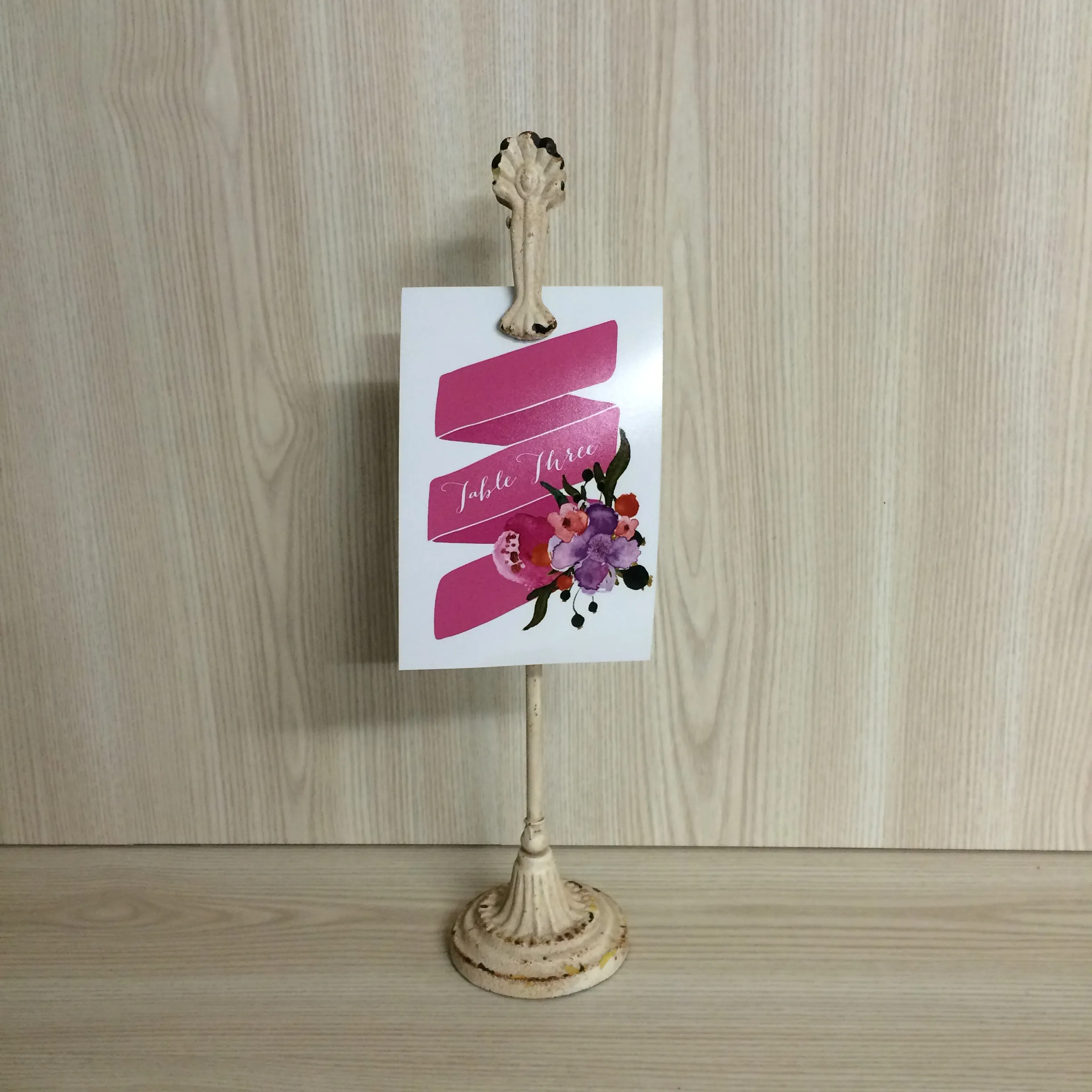 Distressed Pedestal Clip - Cream