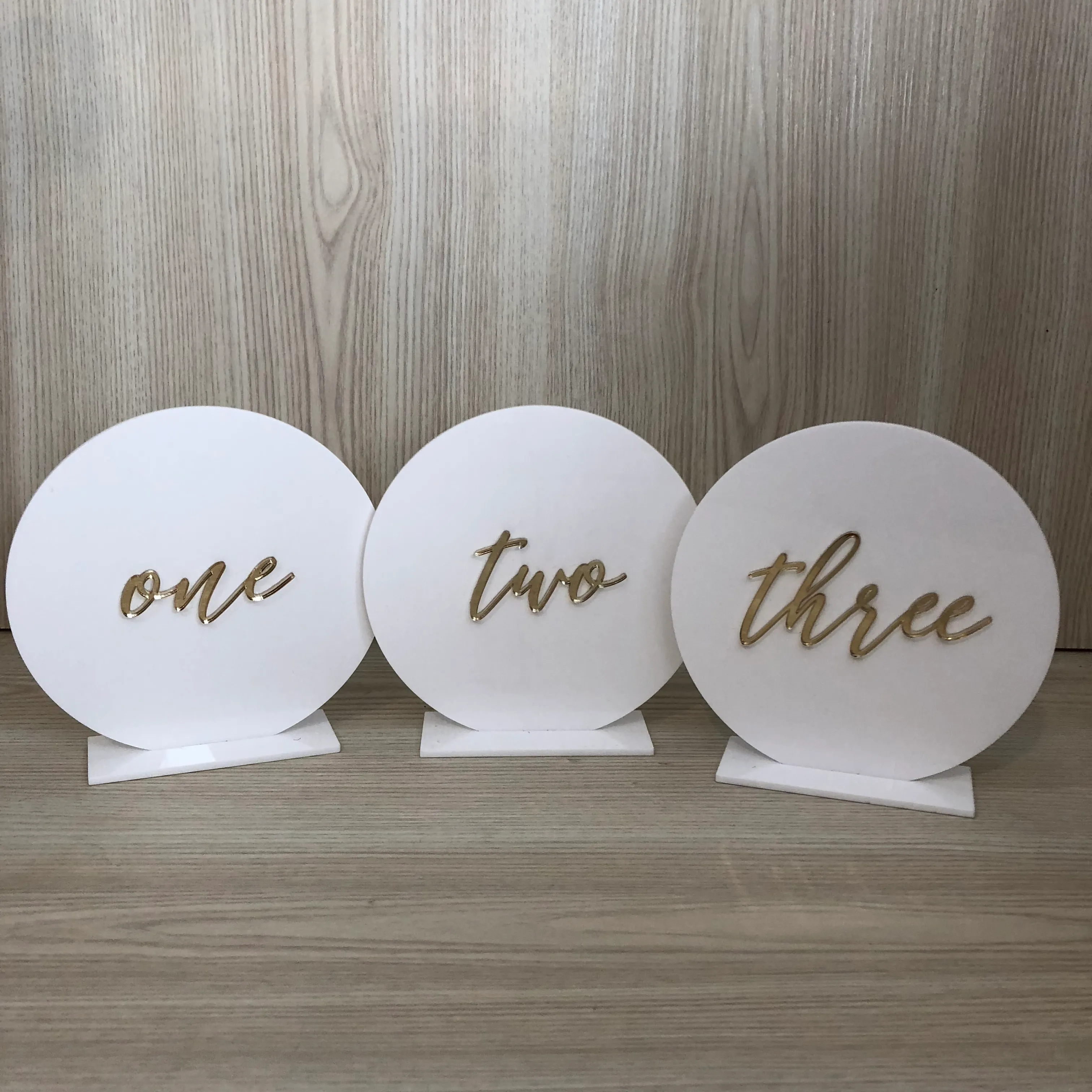 Round Acrylic Table Numbers - White/Gold