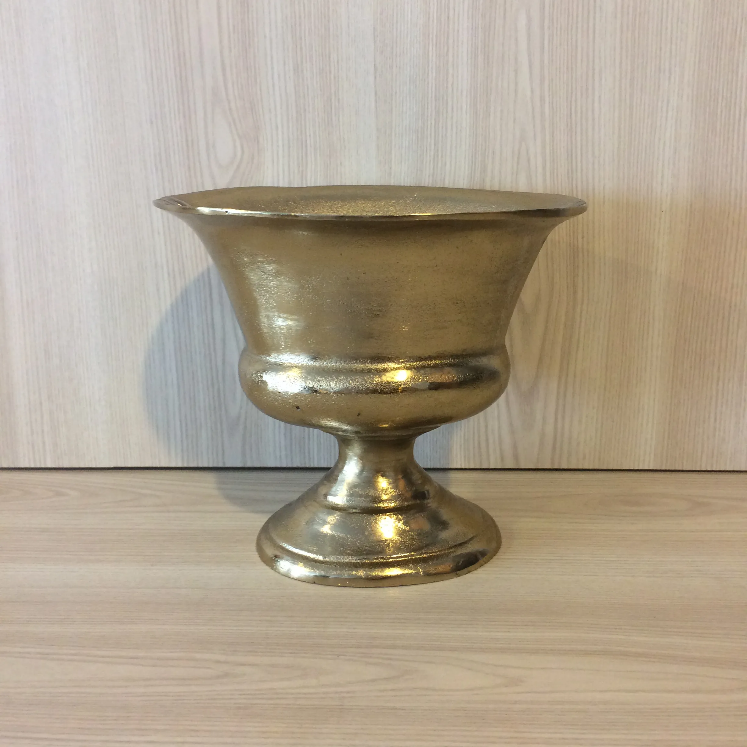 Blake Metal Urn - Gold