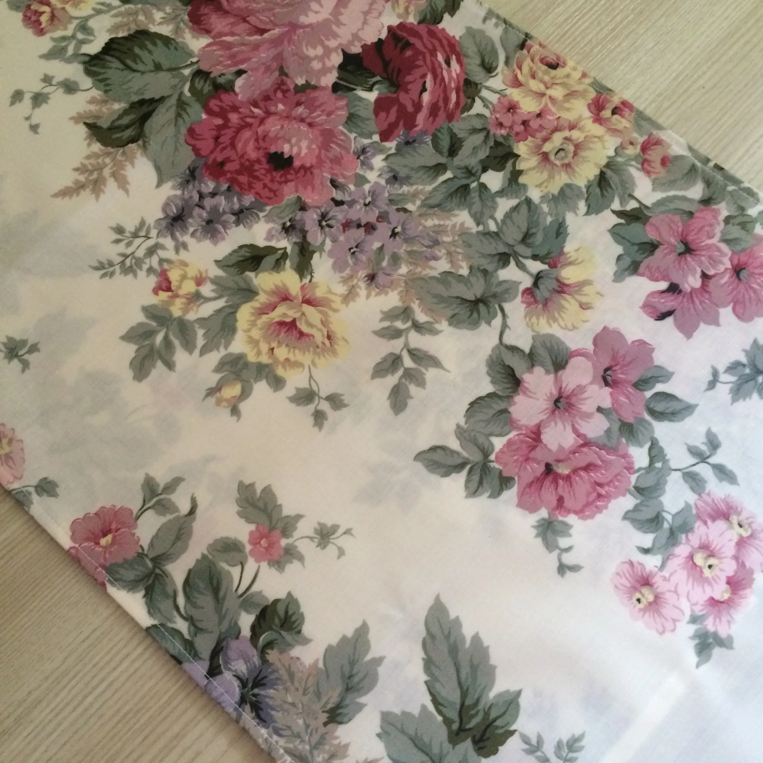 Vintage Floral Table Runner
