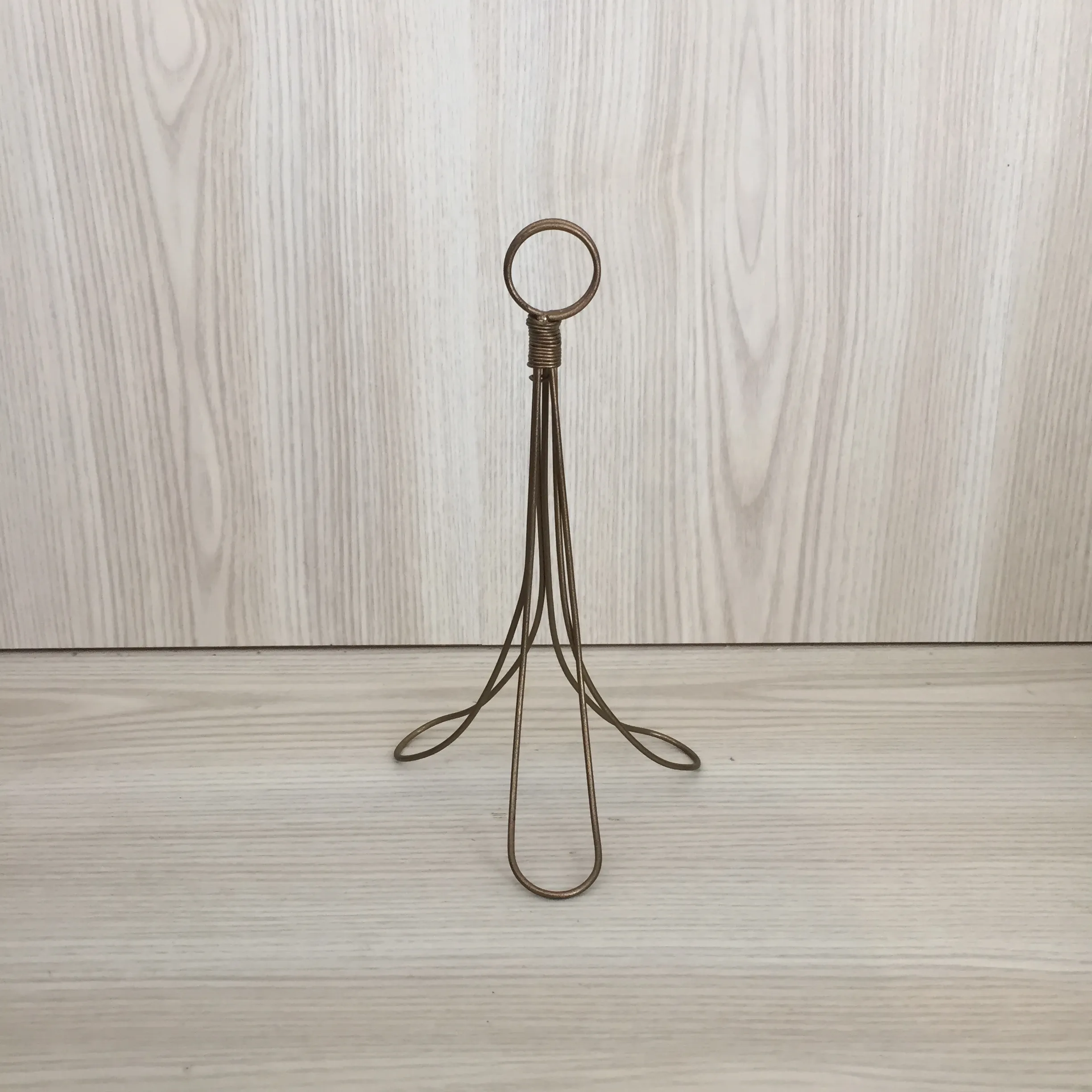 Loop Table Number Holder - Brass