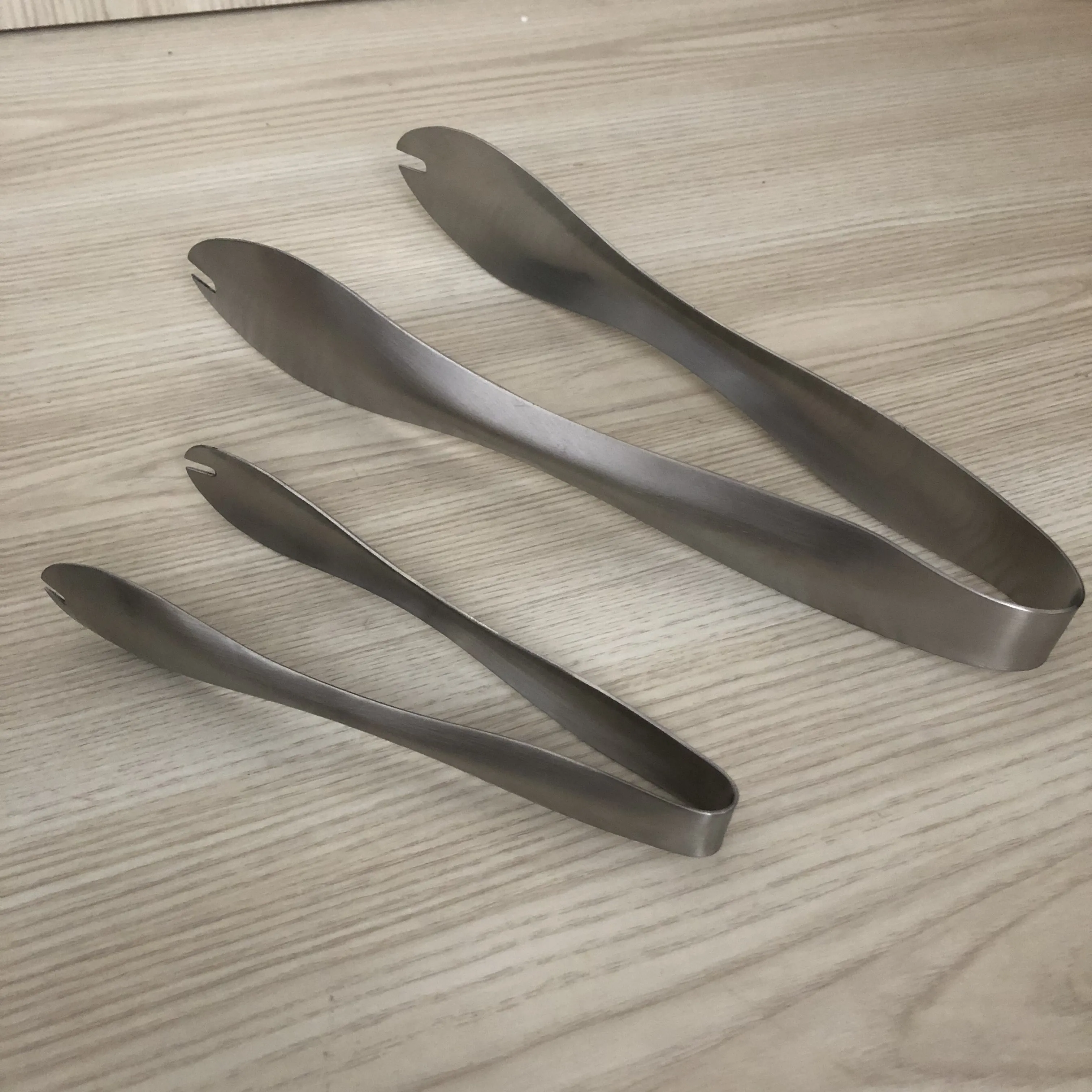 Avery Serving Tongs Silver - two sizes