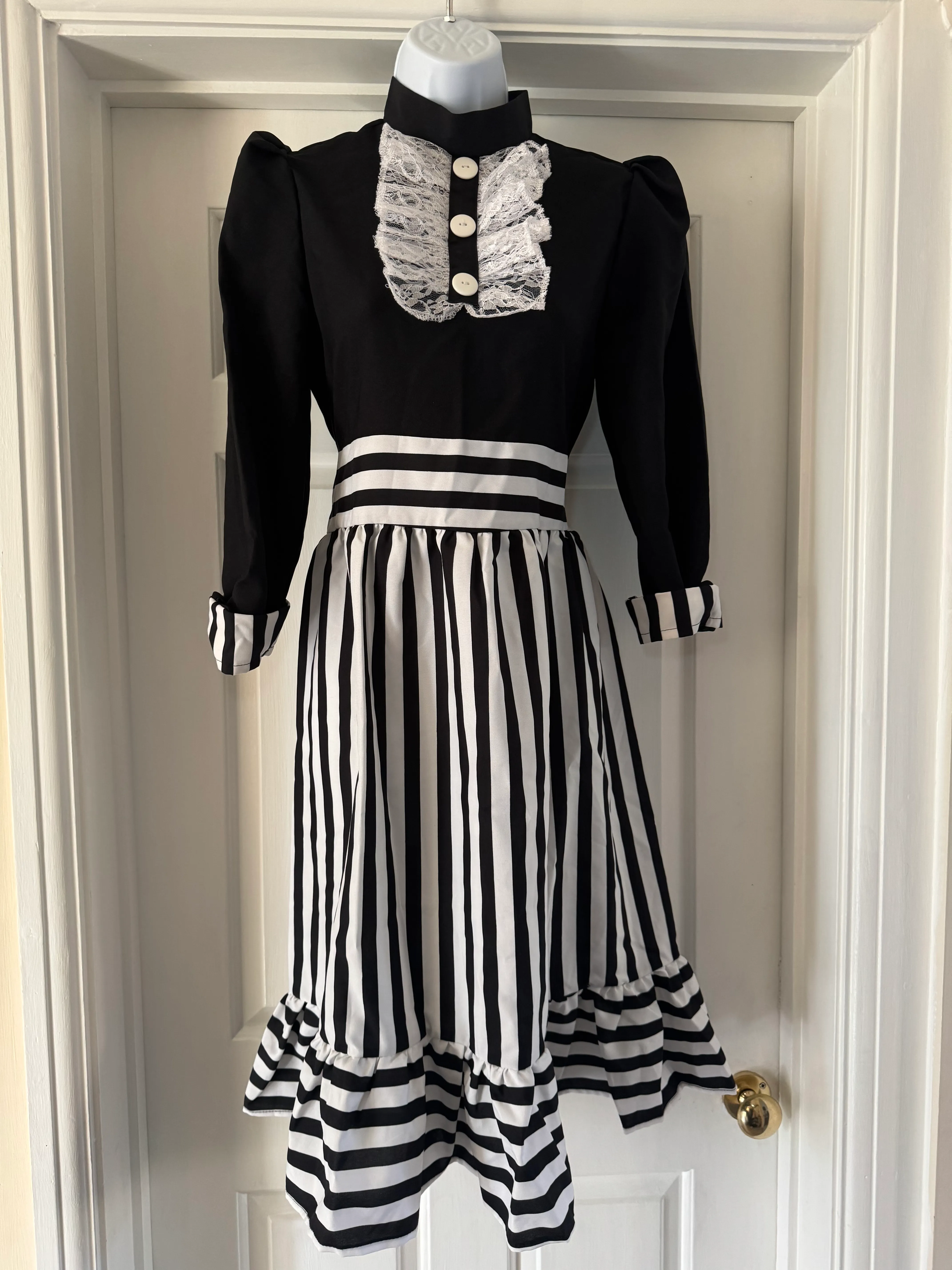IDS - BLACK & WHITE VICTORIAN DRESS