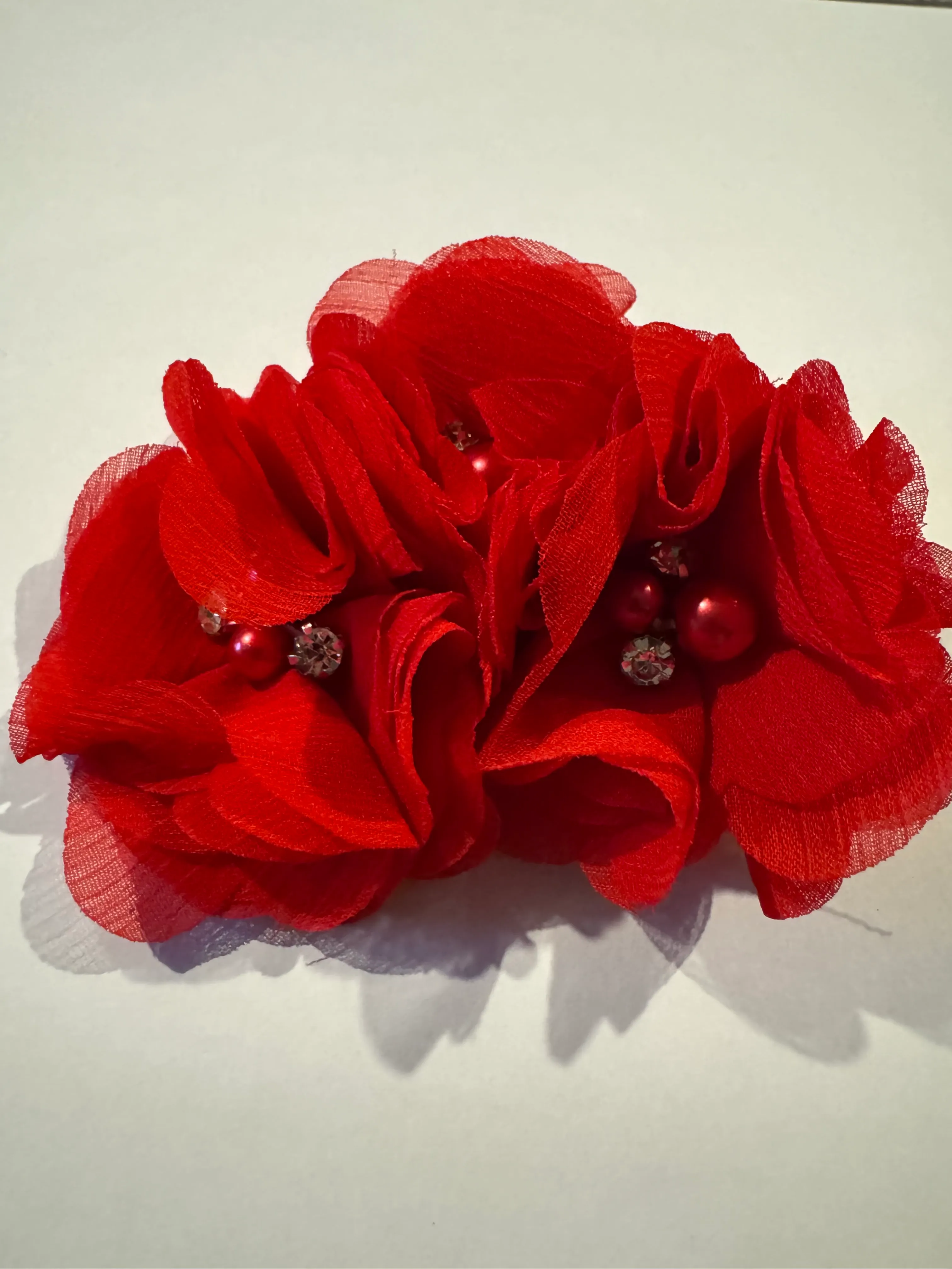 RED FABRIC ROSE CLIP WITH BEAD DETAIL