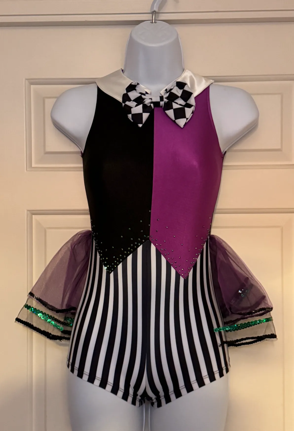 STRANGE & UNUSUAL WITH MADHATTER COLLAR