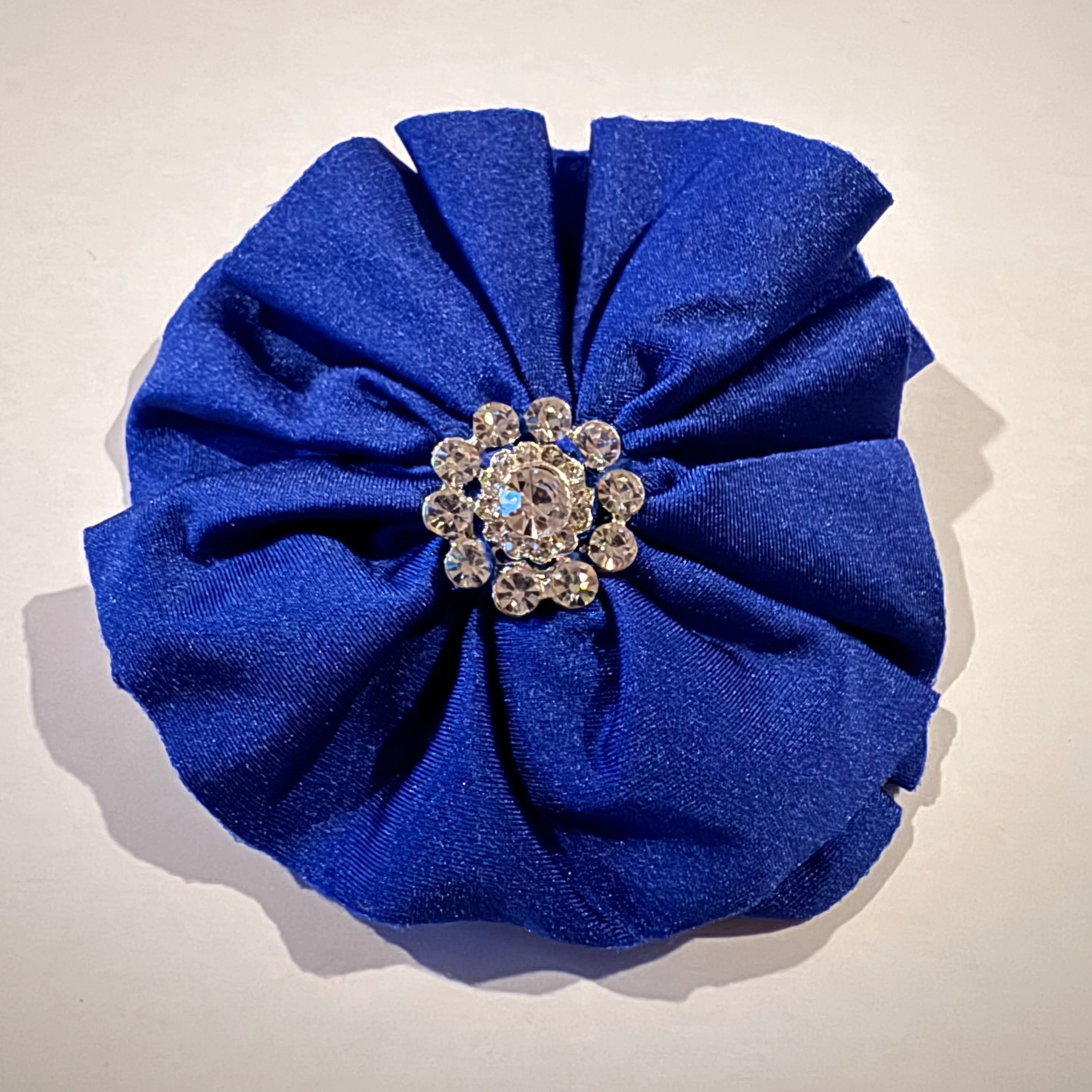 BLUE FLOWER HAIR CLIP WITH DIAMONTE CENTRE