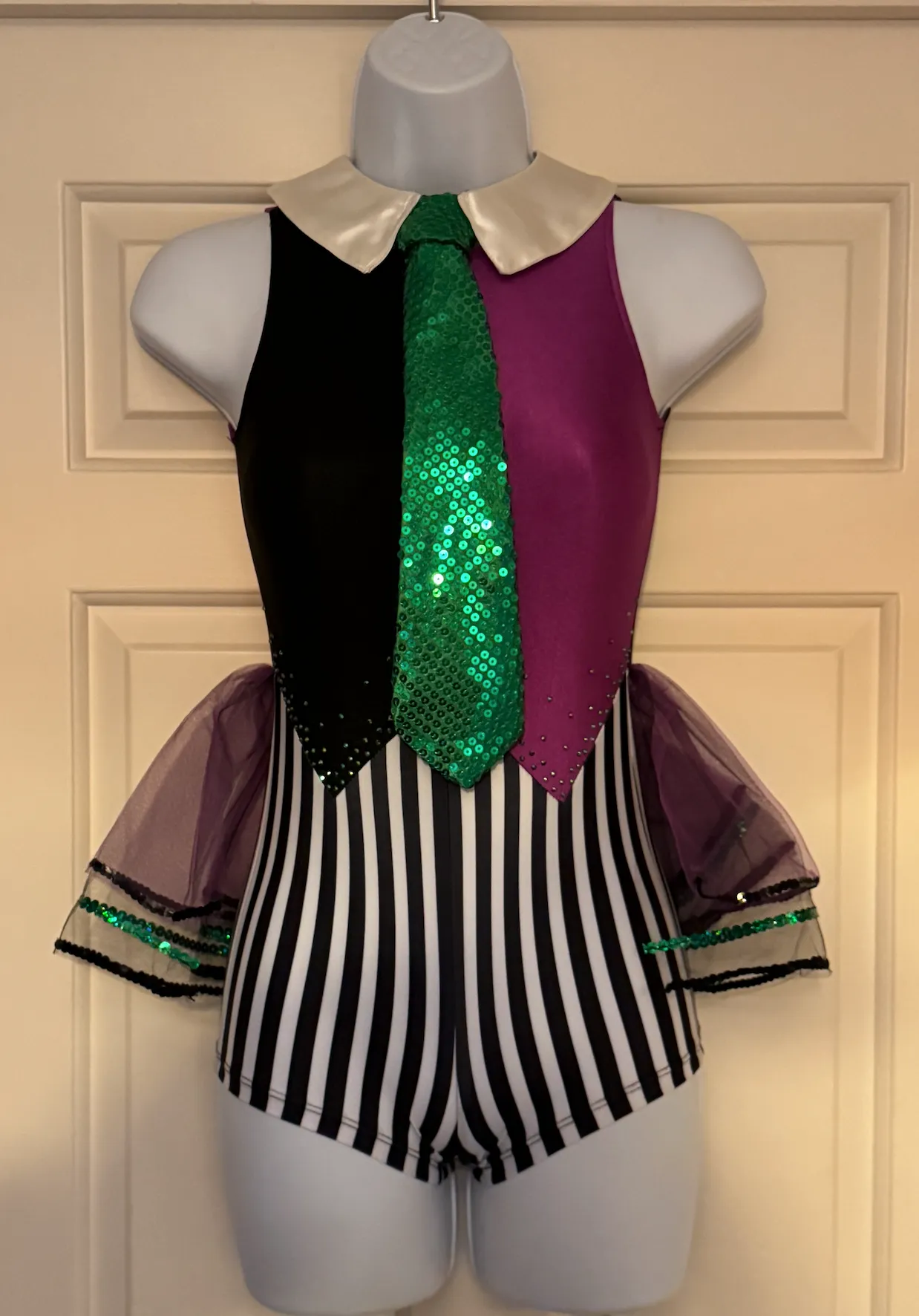 STRANGE & UNUSUAL WITH BETTLEJUICE COLLAR