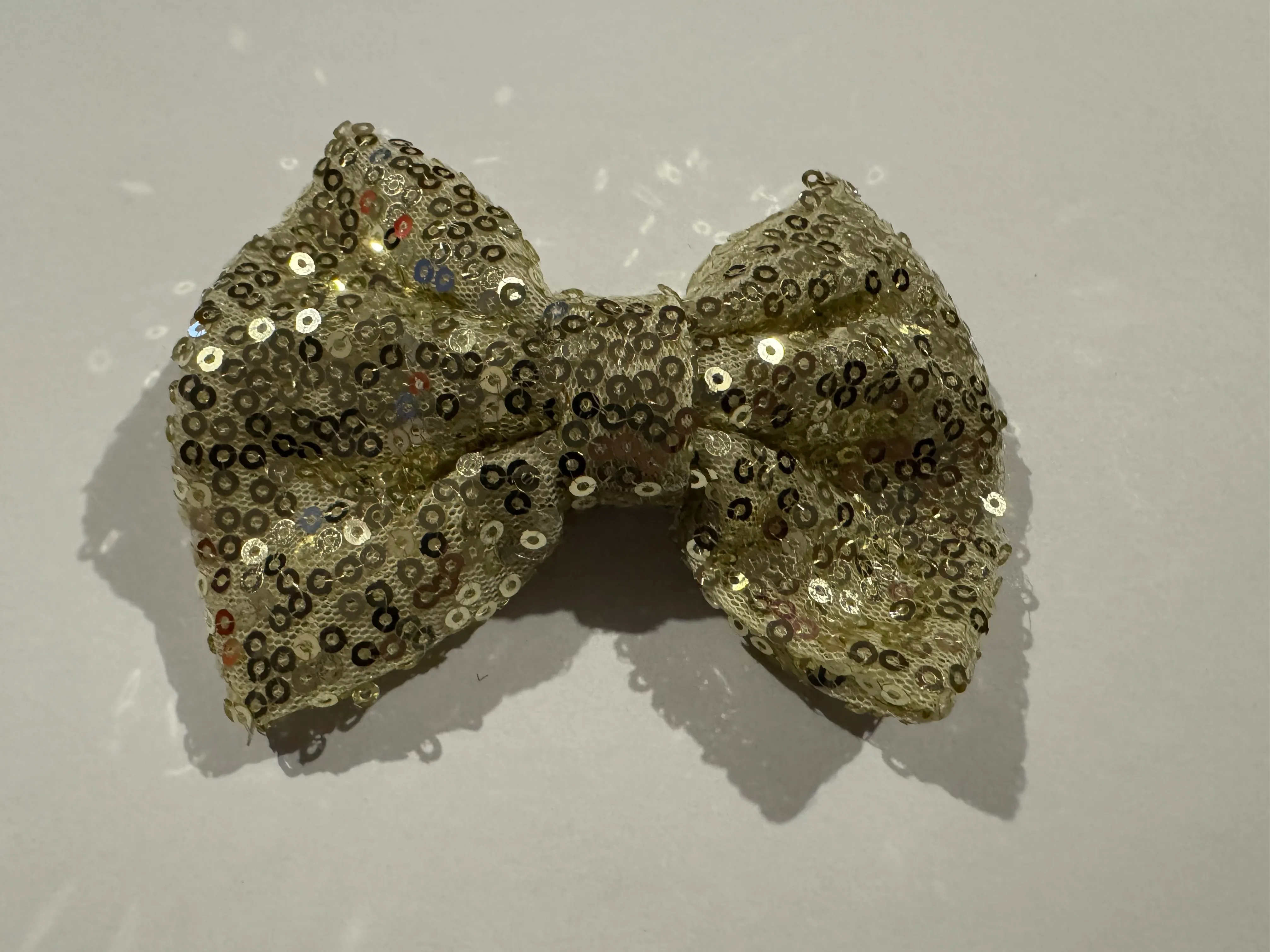 CHAMPAIGNE GOLD SEQUIN BOW HAIR CLIP