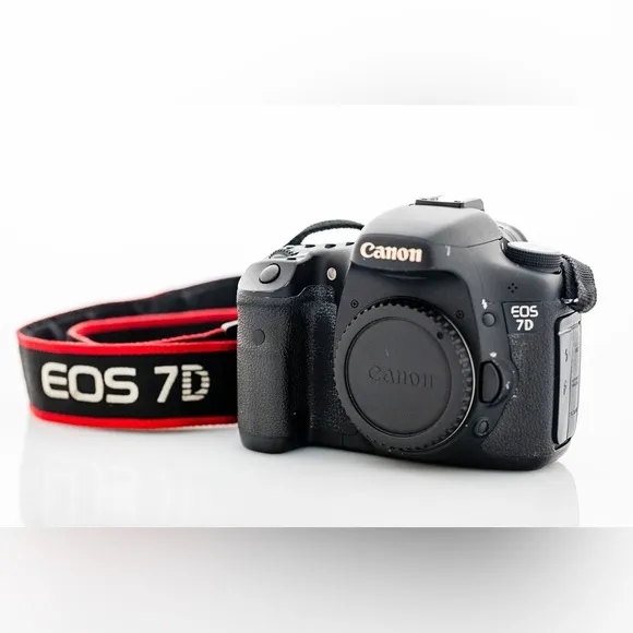 Canon EOS 7D 18 MP APS-C CMOS DSLR Camera