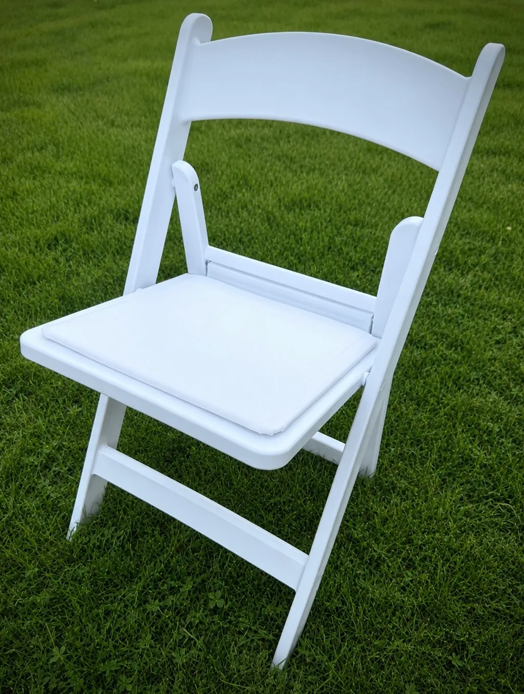 White Resin Folding Chairs With Cushion