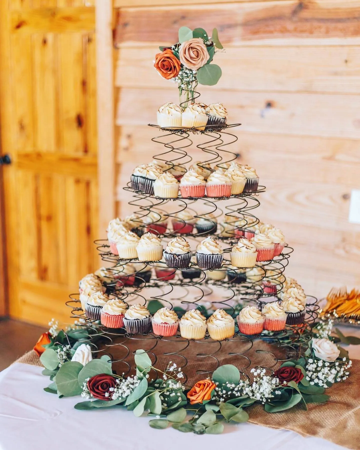 61 COUNT WIRED CUPCAKE STAND