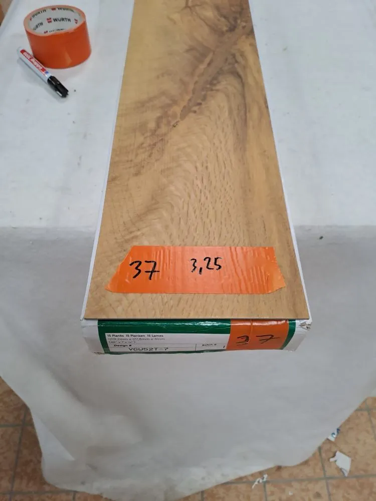 PVC Designbodenbelag Restposten 37 – Auckland Oak (3,25 m², nur komplett)
