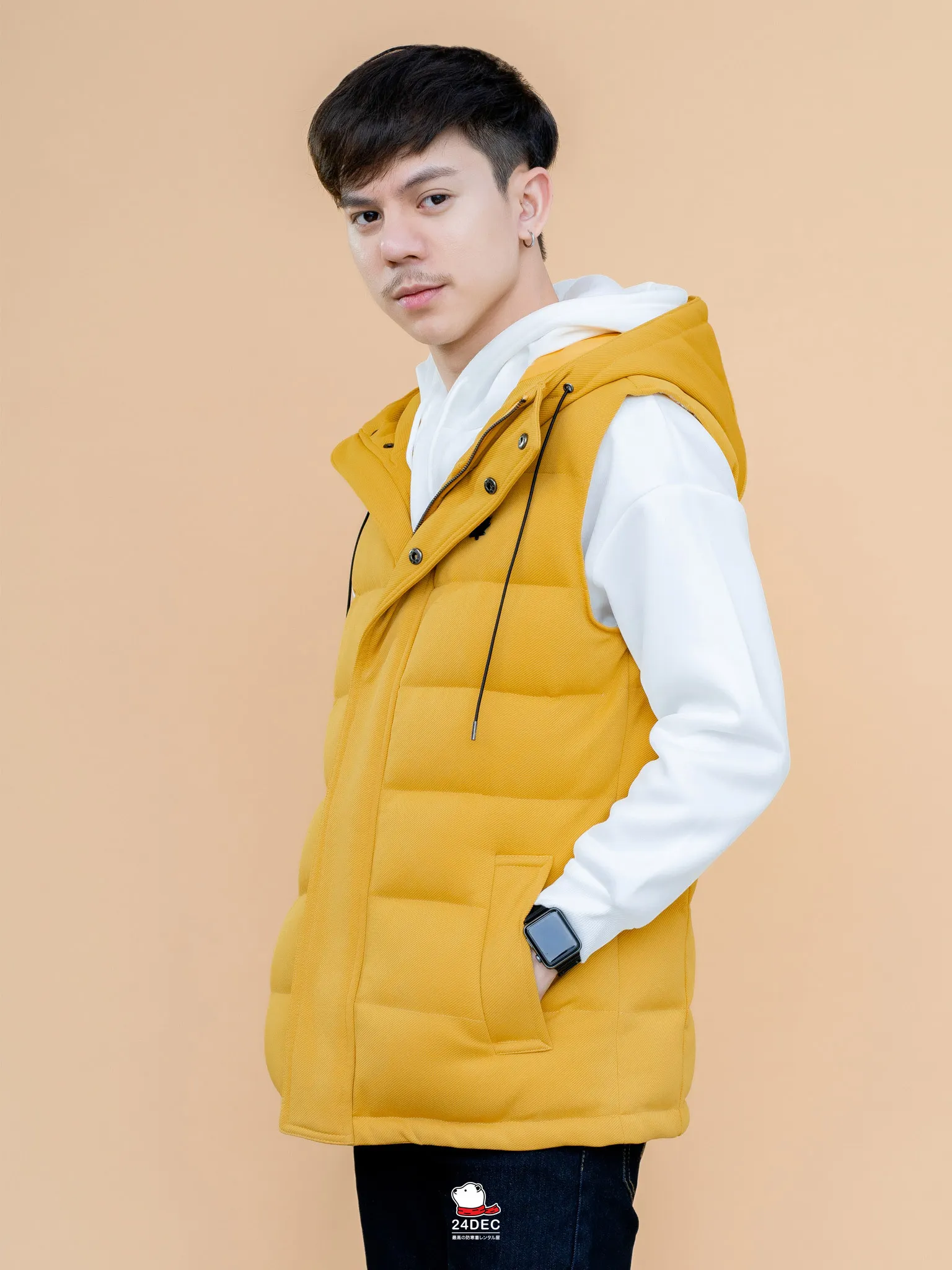 (*หยุดเช่า*) เช่าเสื้อกันหนาว ชาย รุ่น PLAYGROUND สี เหลือง