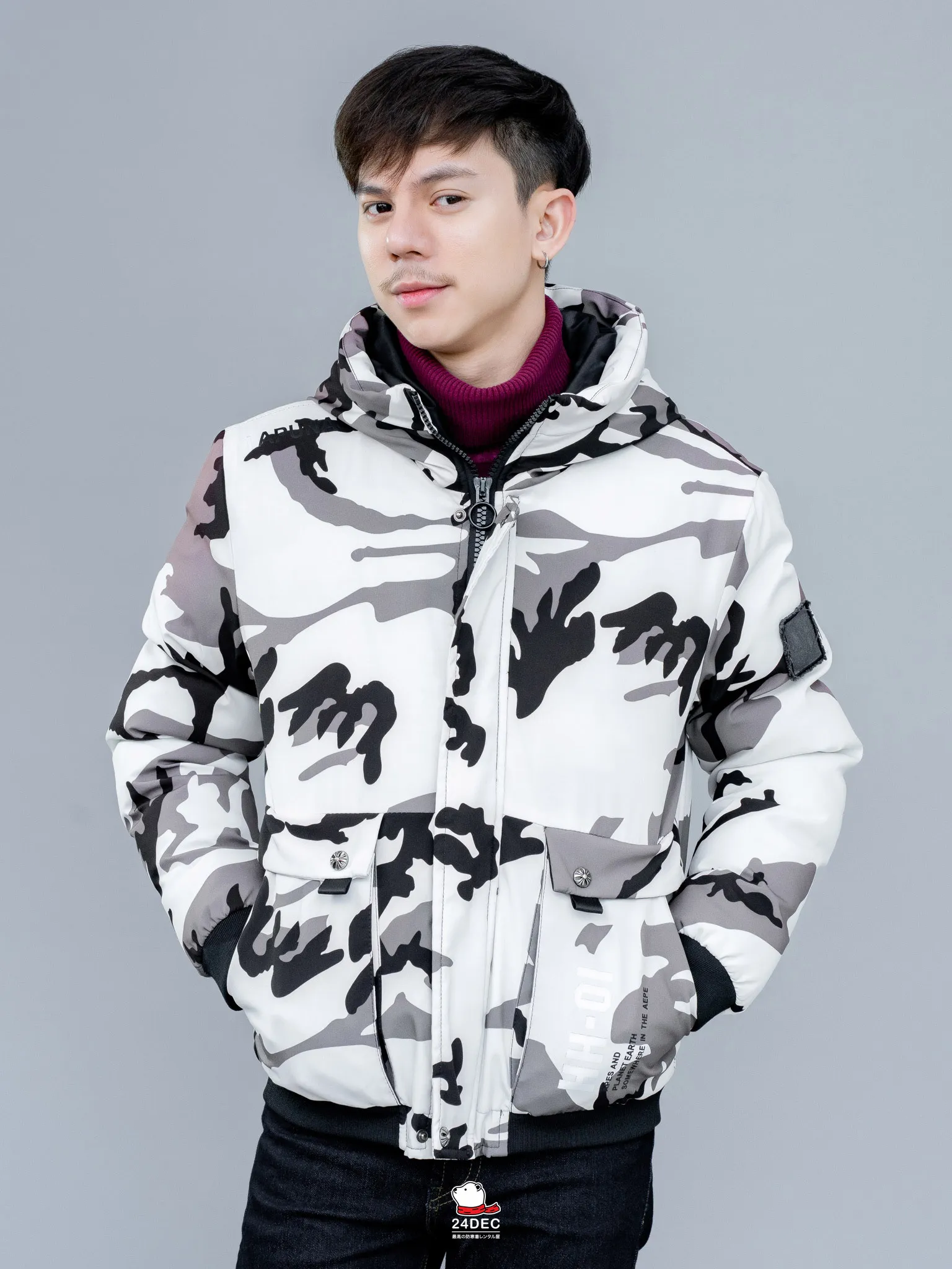 (*หยุดเช่า*) เช่าเสื้อกันหนาว ชาย รุ่น VOCATION สี ขาว