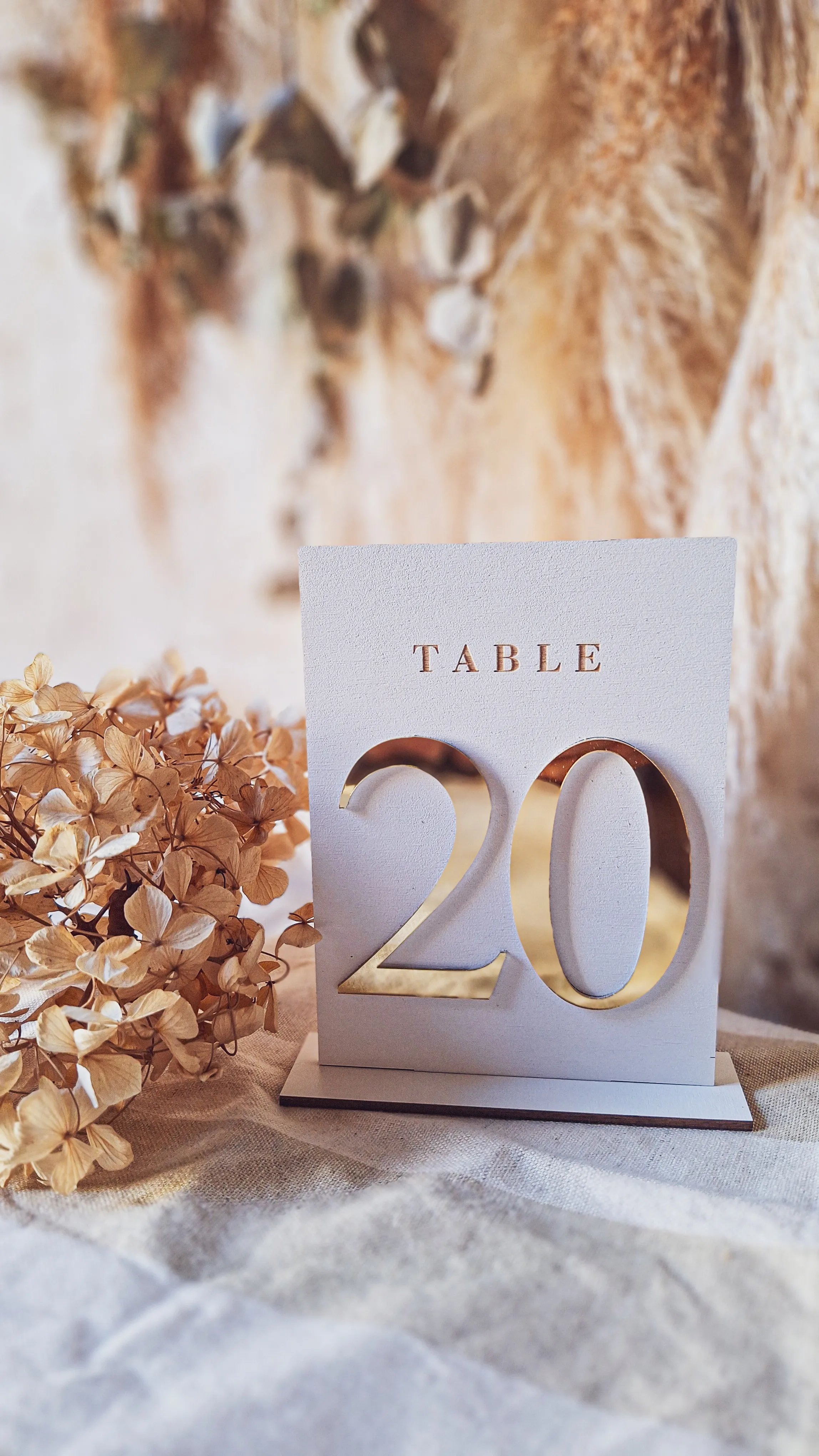 Lot N° Table Bisous