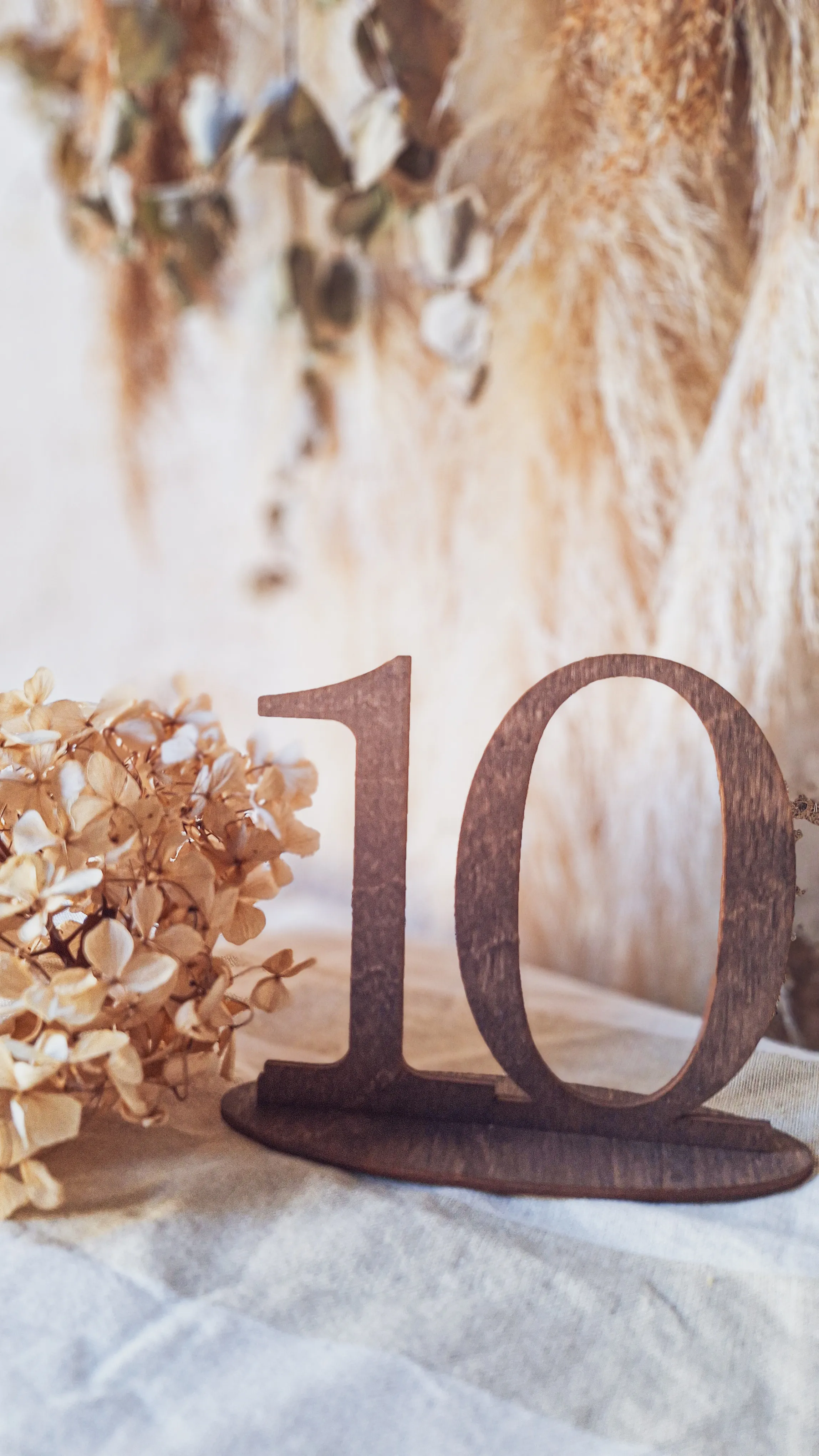 Lot N° Table Loulou