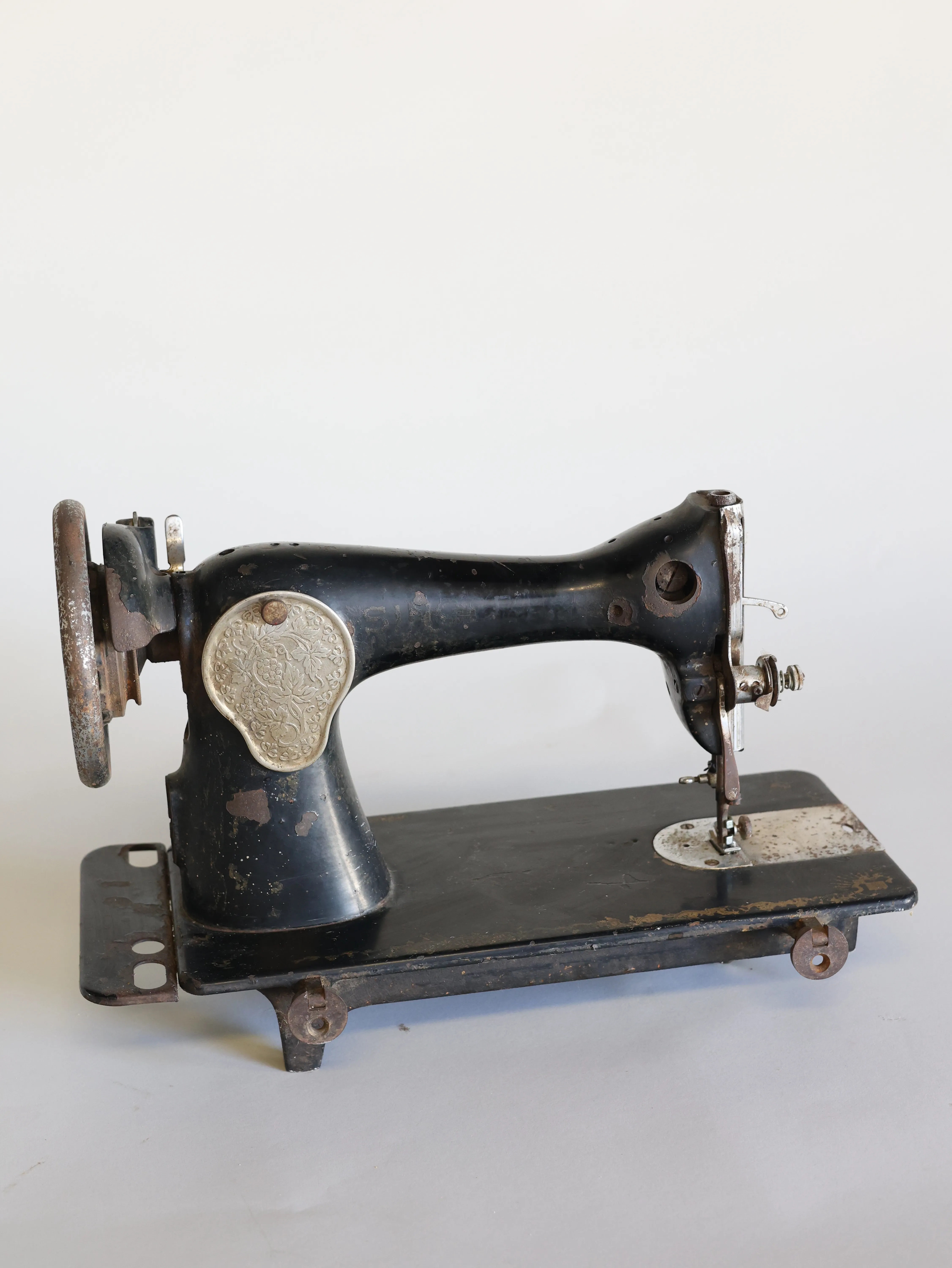 Singer sewing machine black vintage