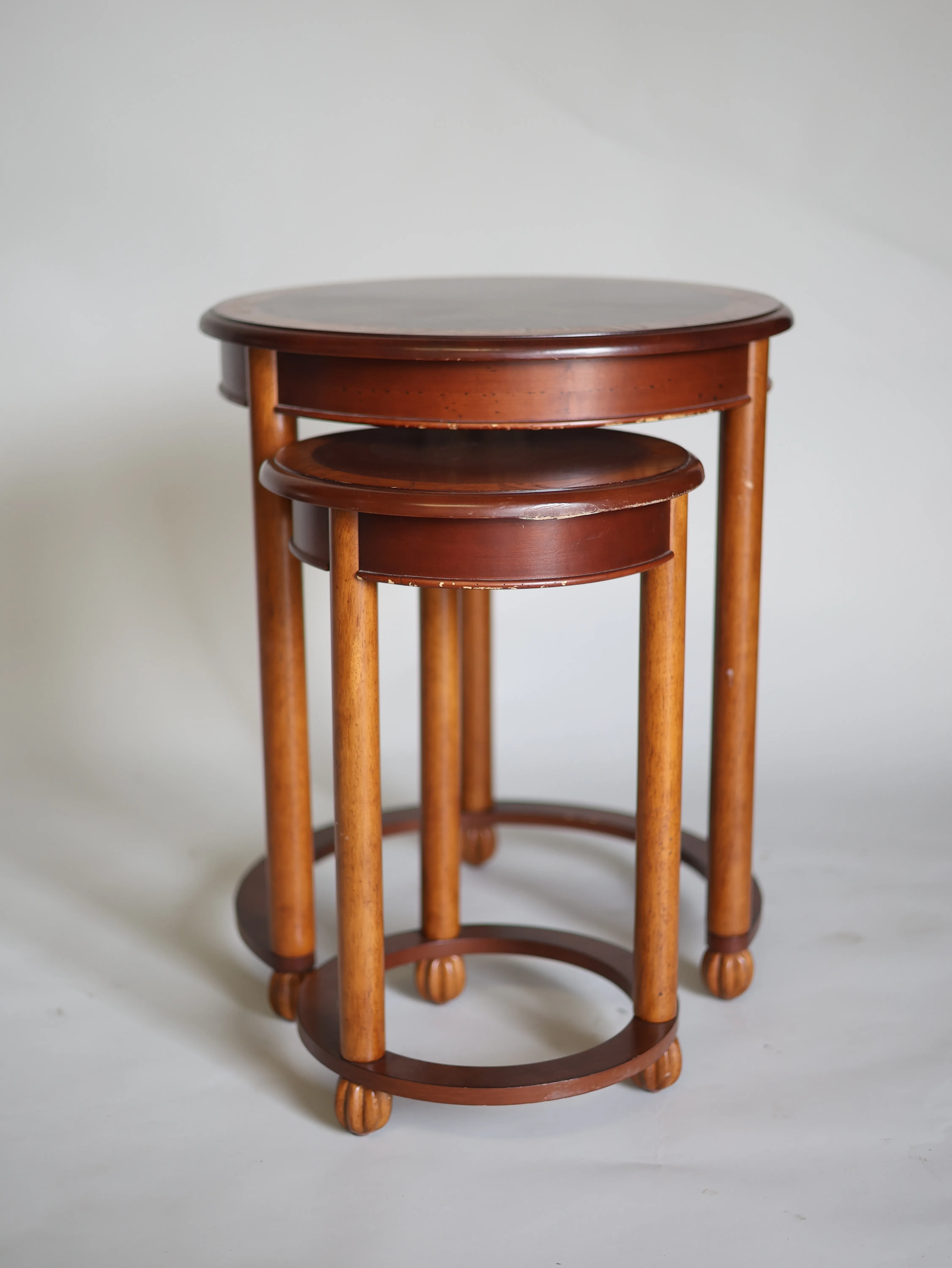 Wooden round nesting tables set of 2