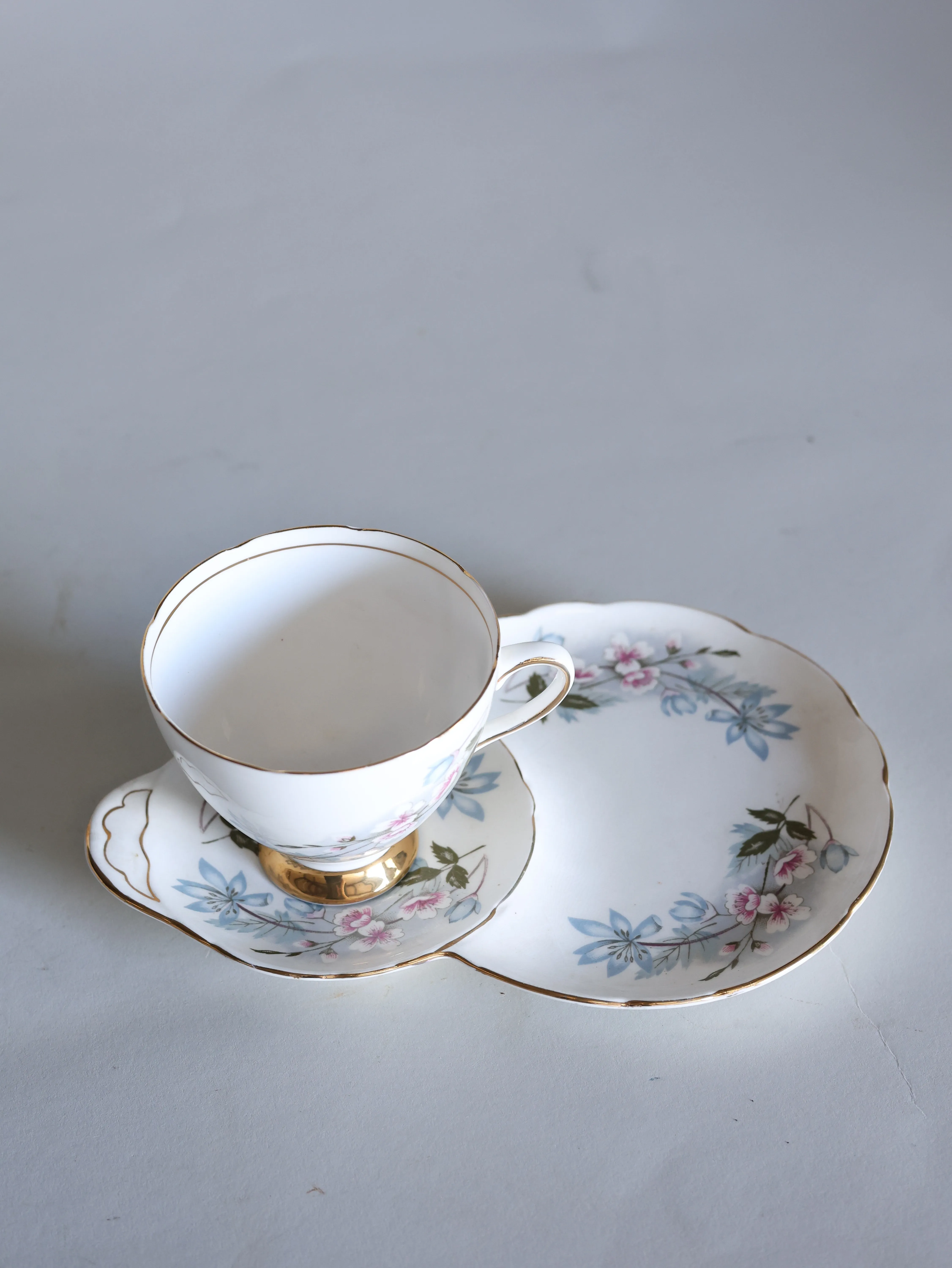 Lily tea cup set of 1