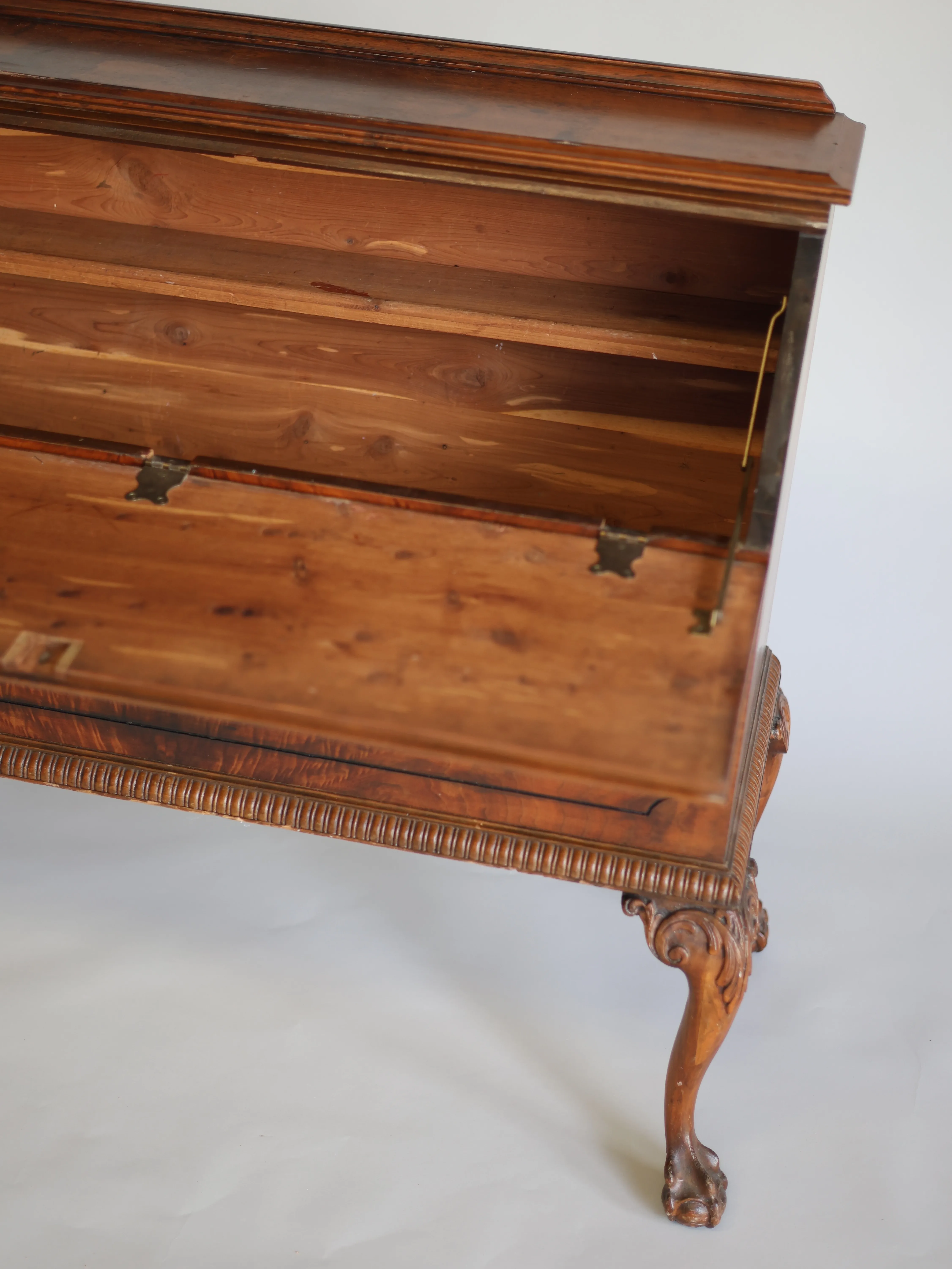 Louis XVI bombe dresser