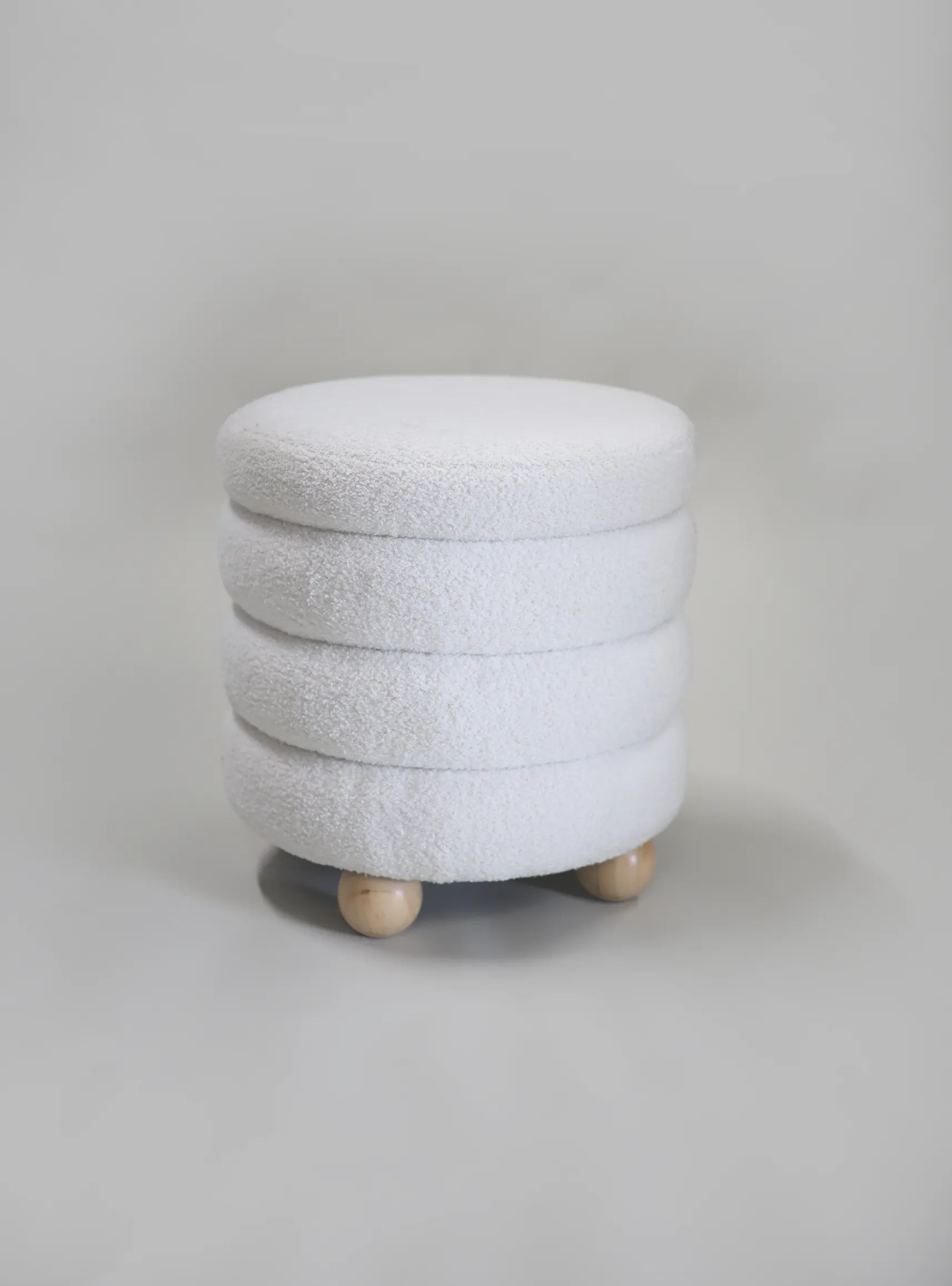 Ottomans white sheep round