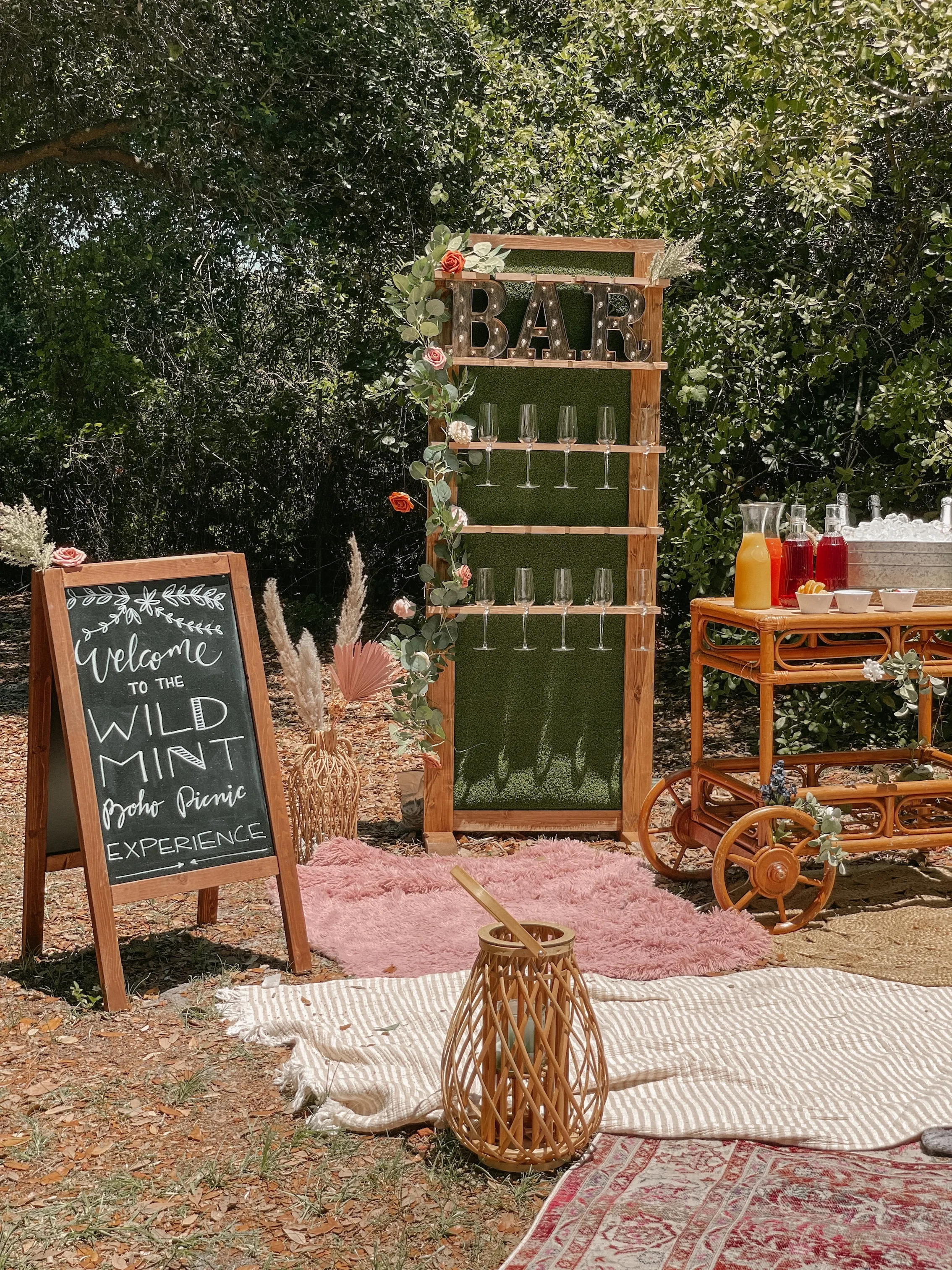 Greenery Champagne wall