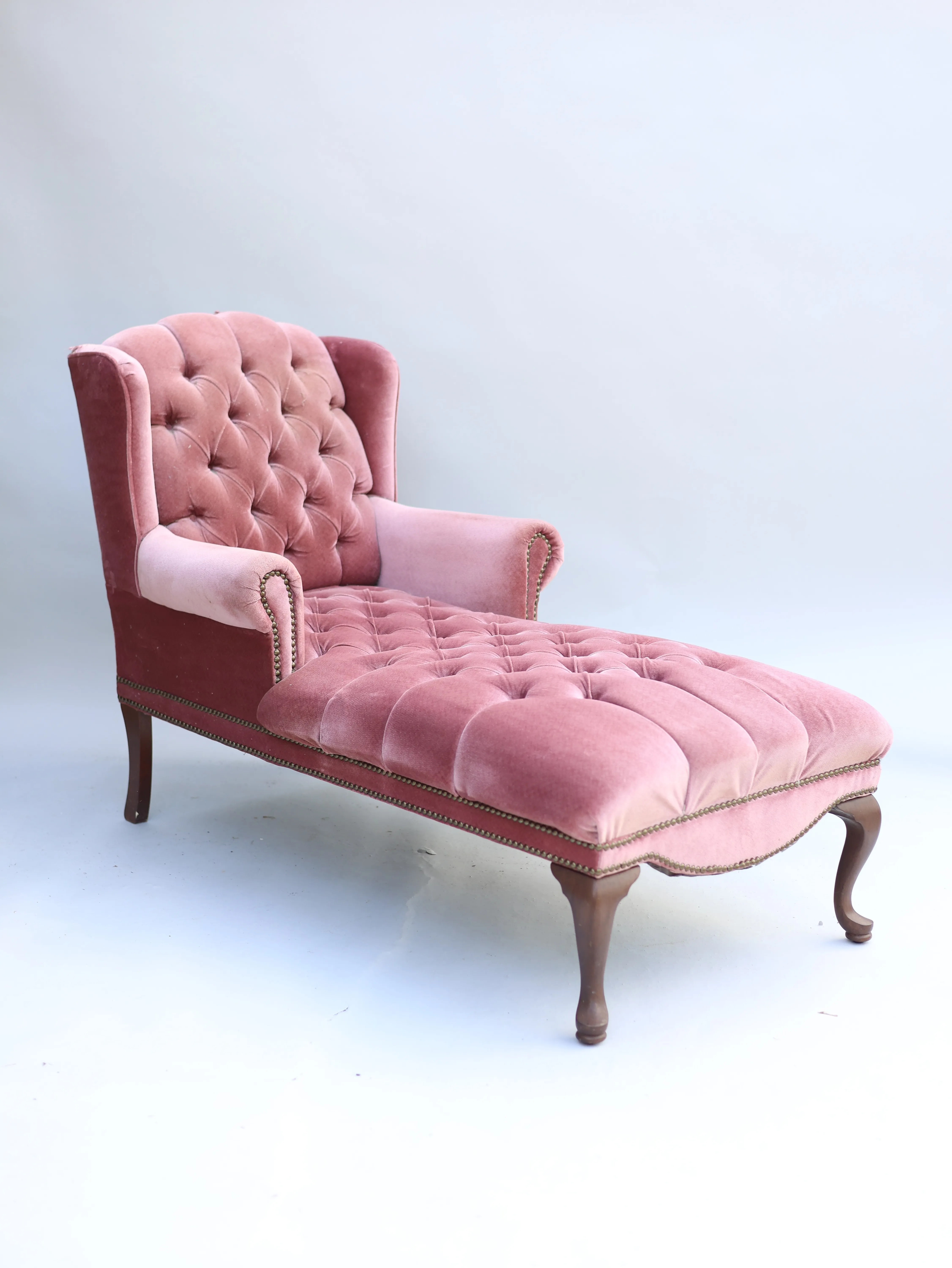 Evelyn - Pink Velvet Tufted Chaise Lounge