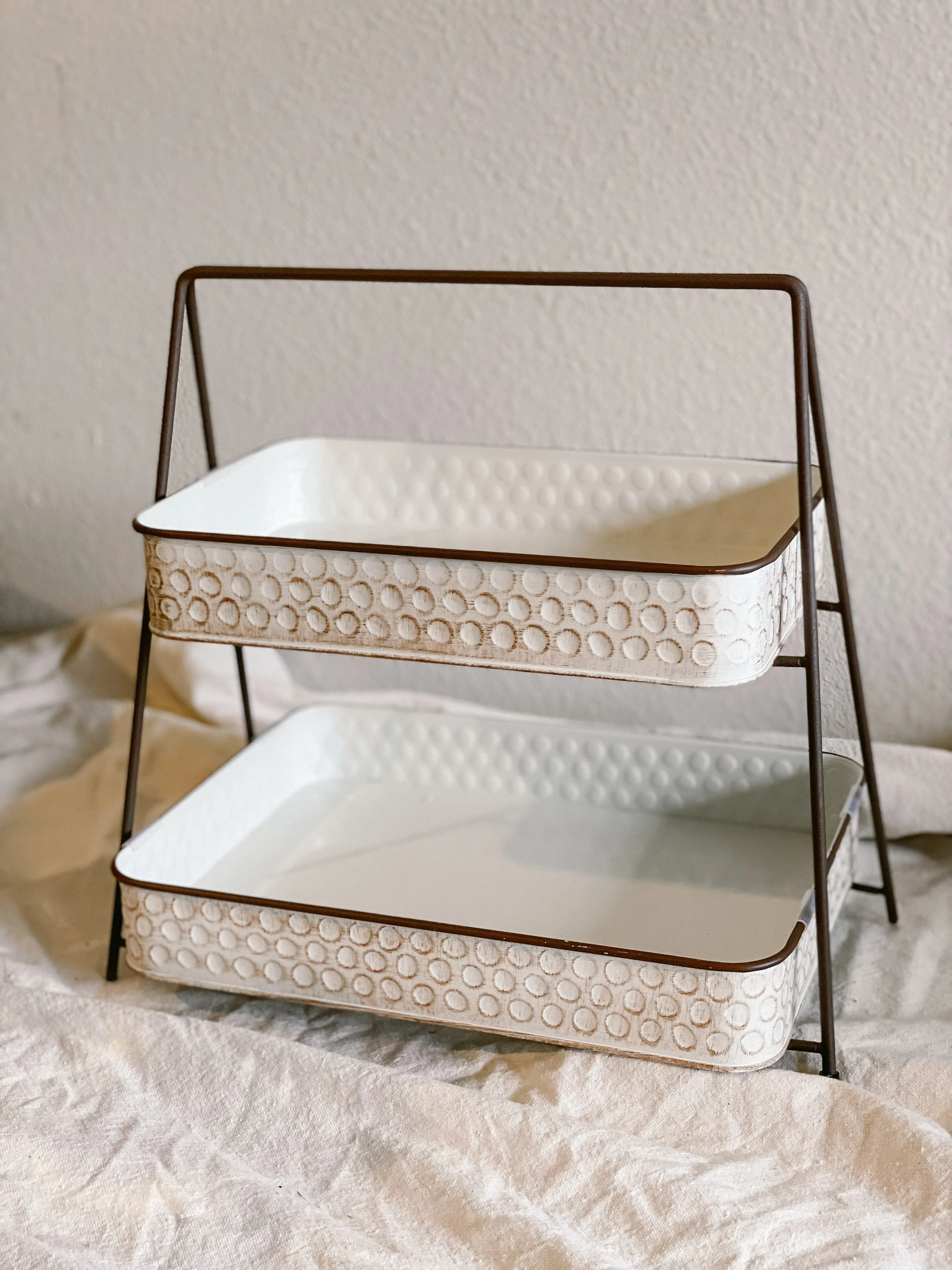 White Metal tier tray