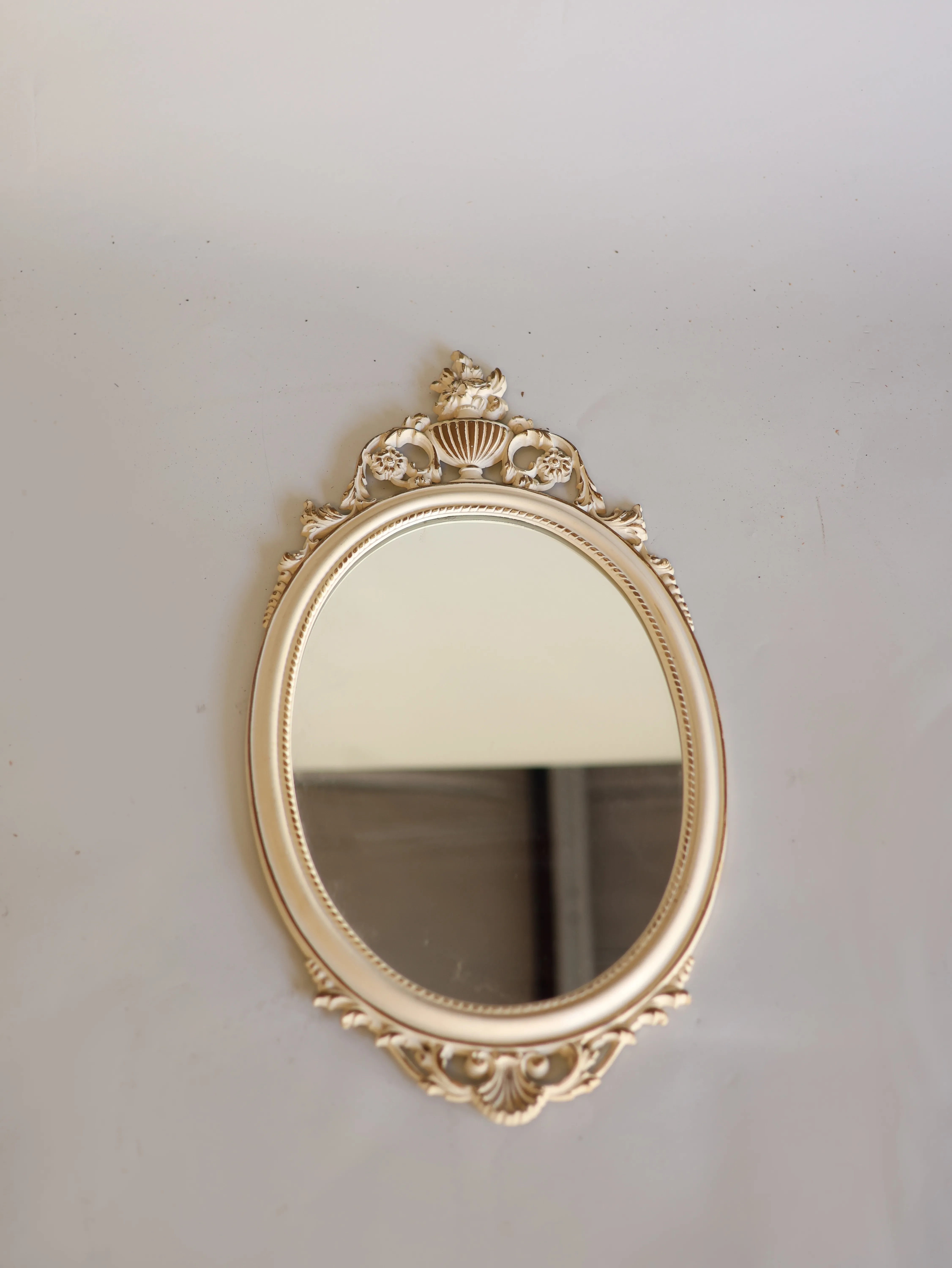 Snow white oval mirror
