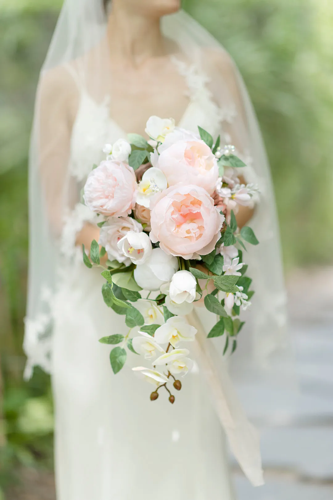 Ling’s Bridal Bouquet Blush and Cream