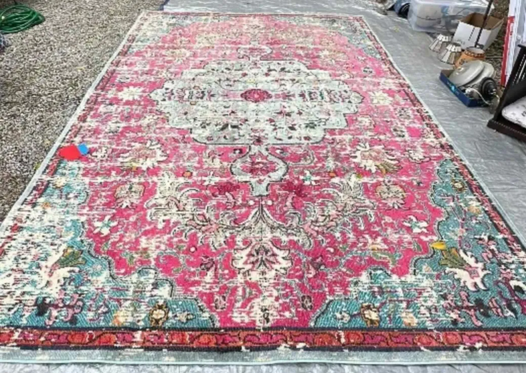 Large Area Rug - 9' x 13'