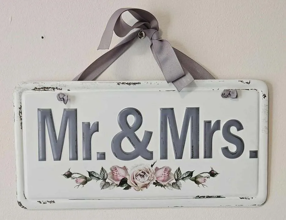 Mr. & Mrs. sign - Metal