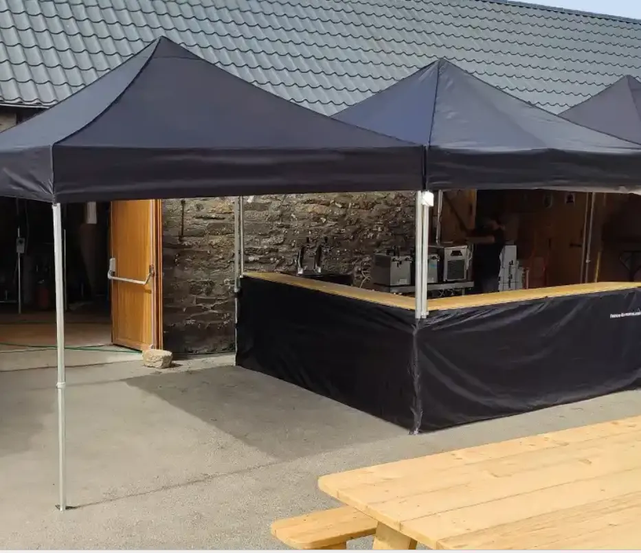 Barnum 4x4m avec 2 comptoirs buvette