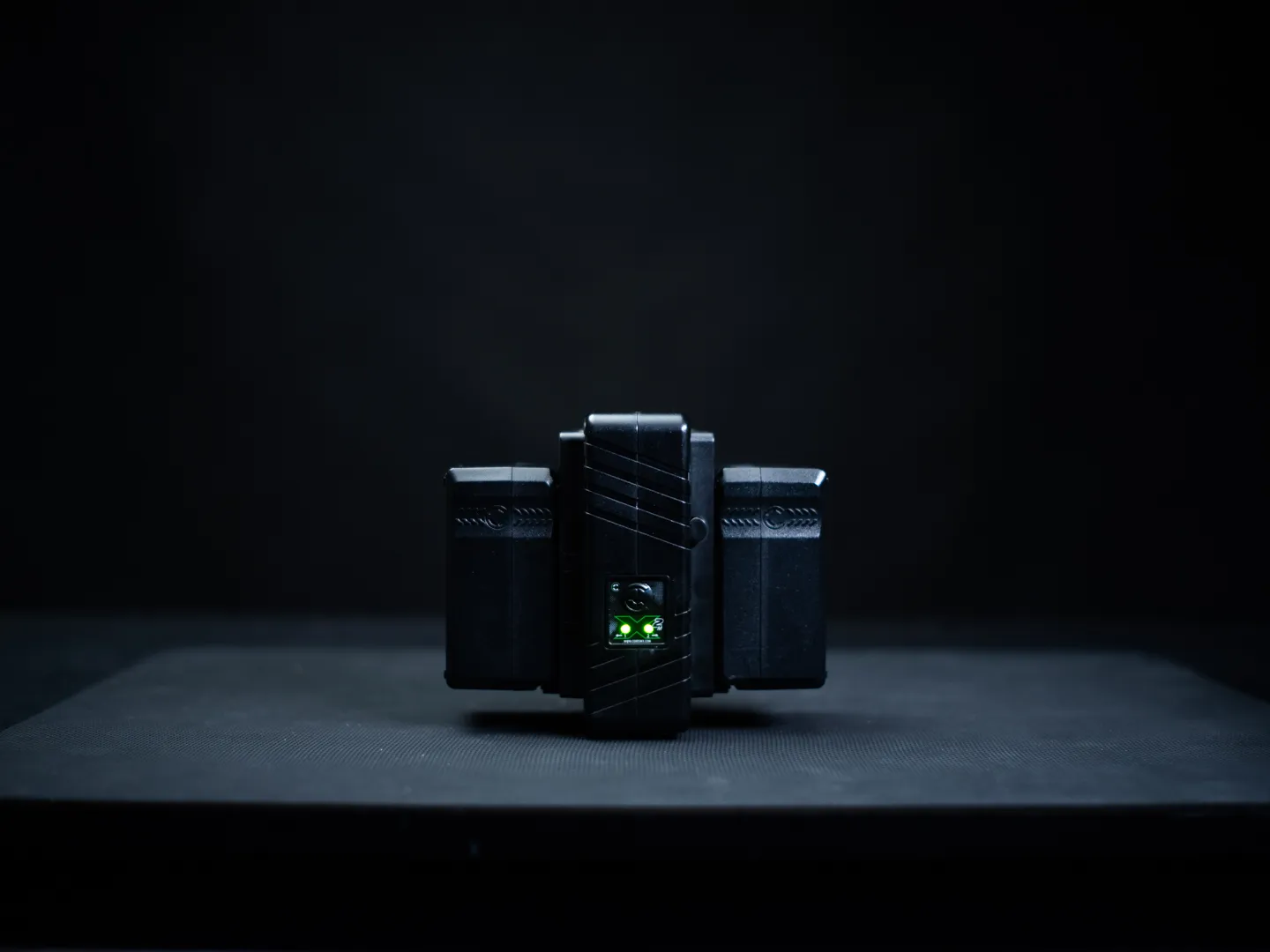 Core SWX Superkompaktes V-Bajonett-Schnellladegerät