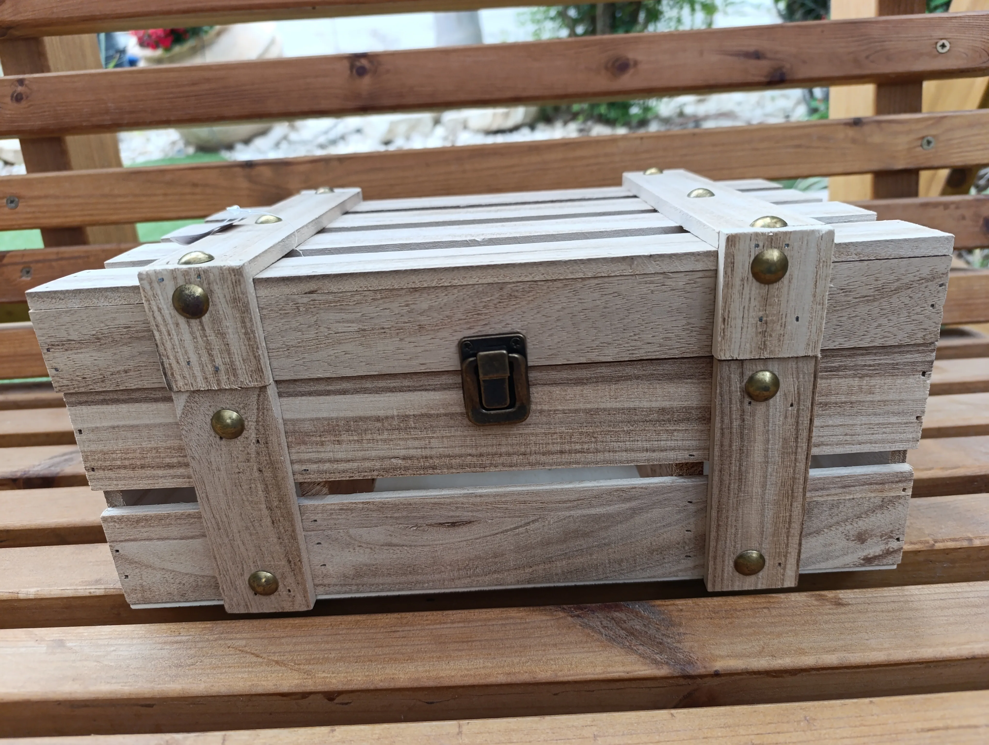 קופסא סגורה מעץ