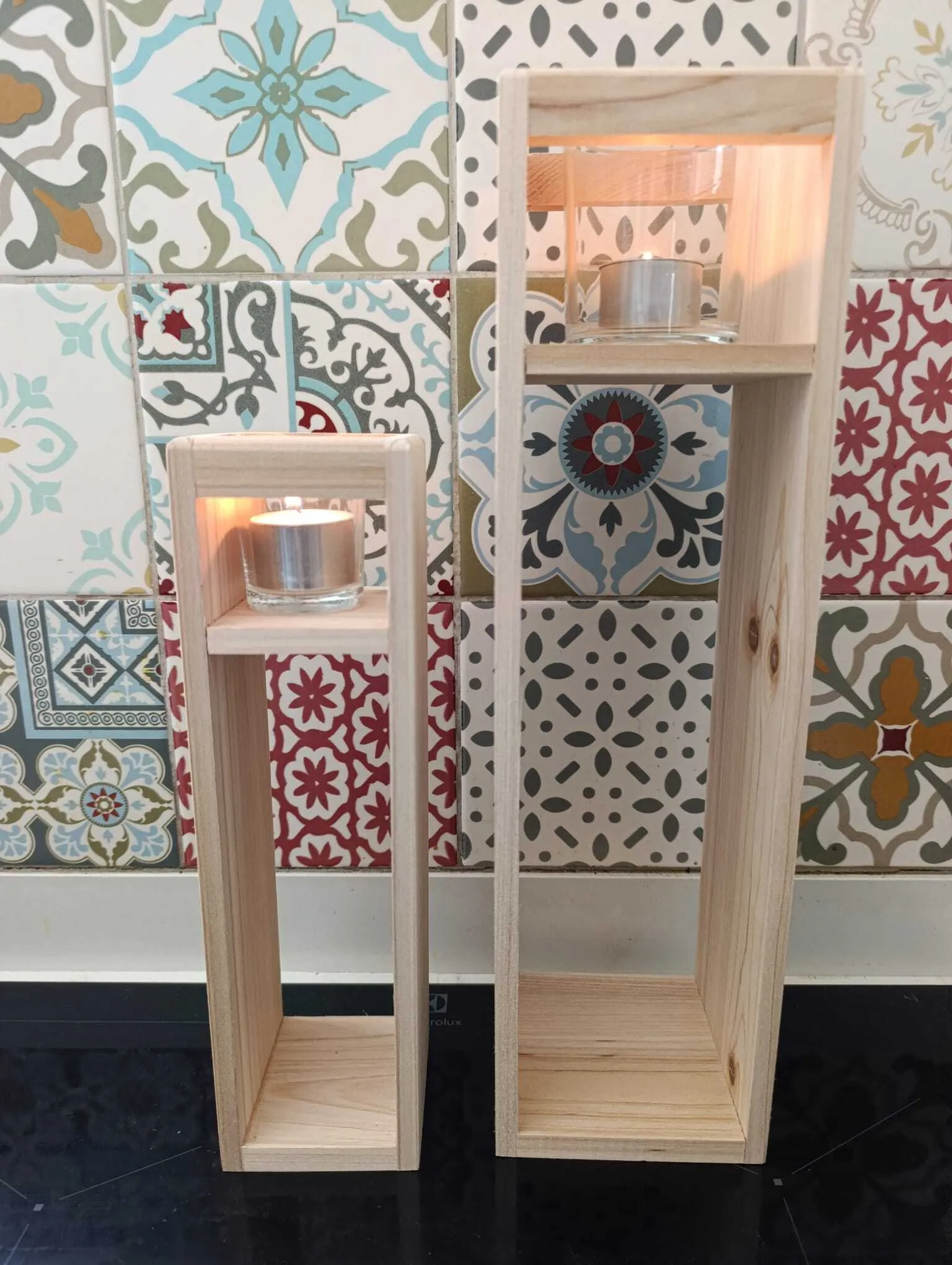 זוג מעמד עץ דקורטיבי לנרות