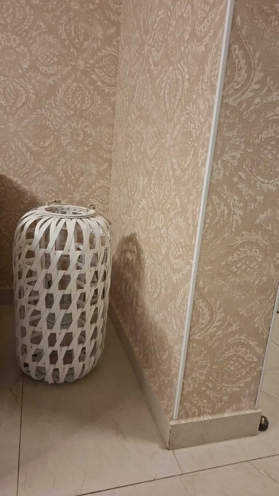 עששית לבנה גדולה מקש