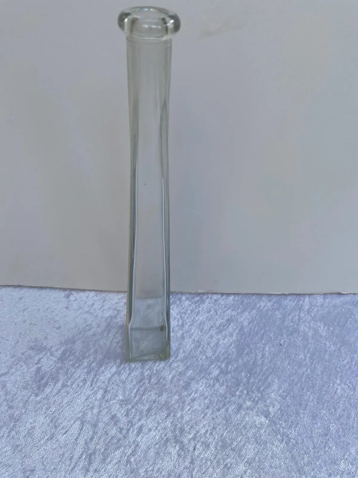 אגרטל צר גבוה