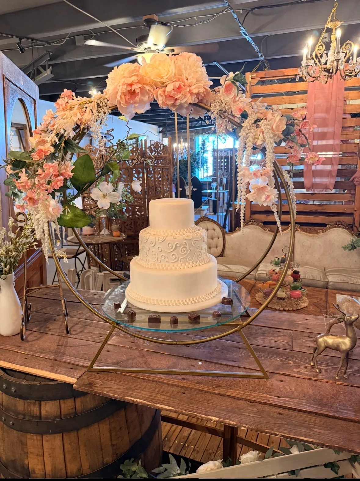 Hoop Cake Stand - Gold