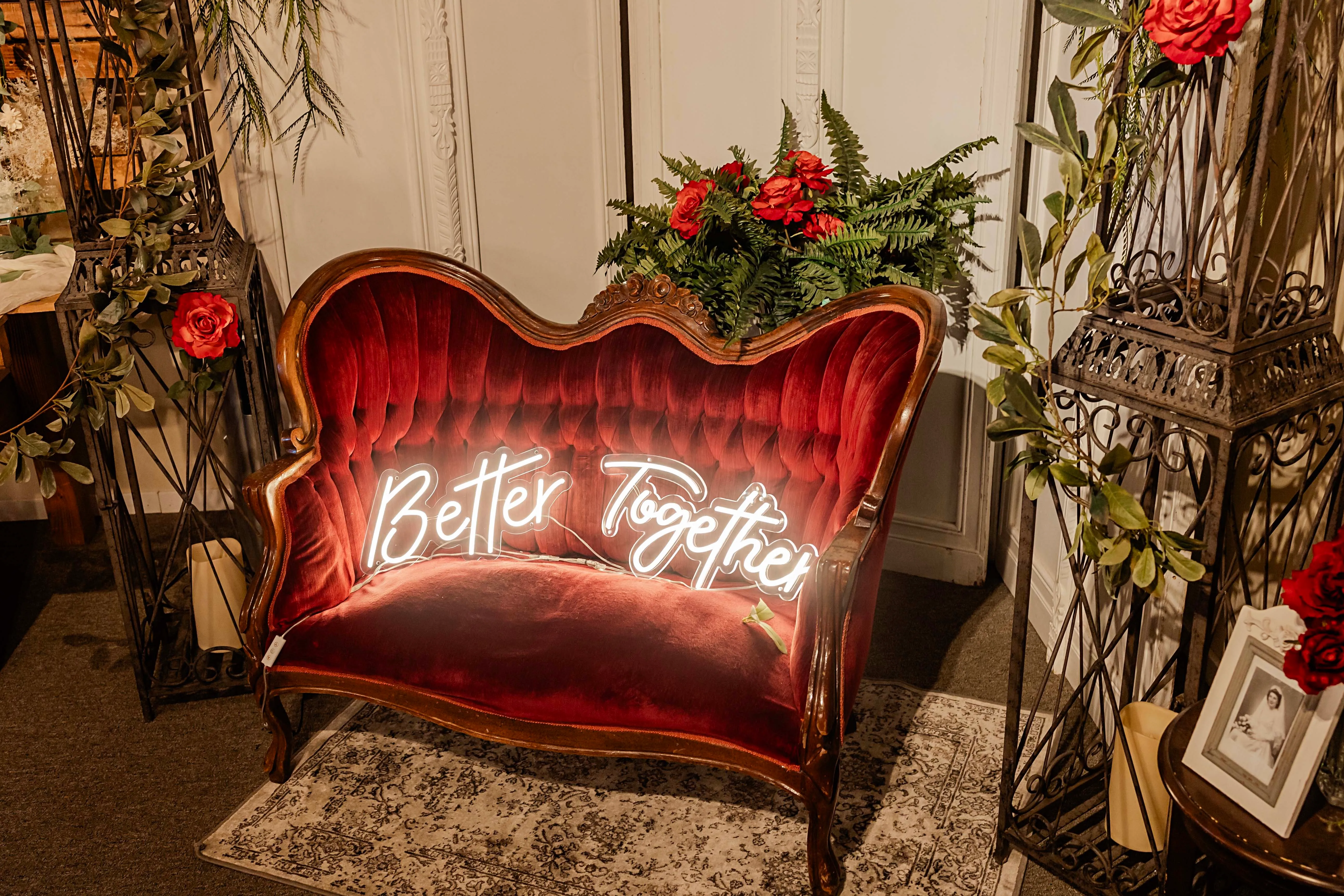 Victorian Couch - Maroon 