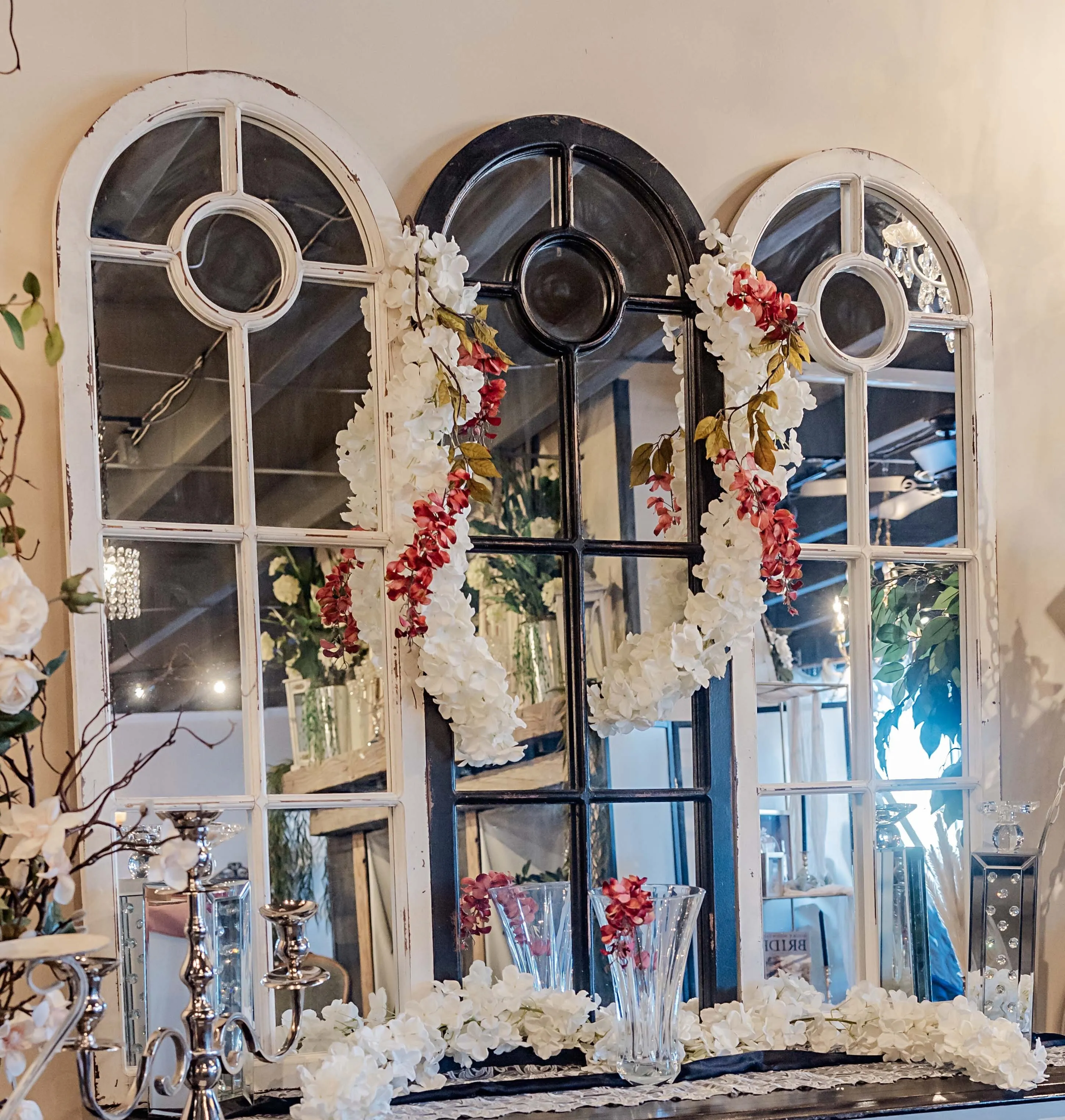 Black and White Mirror Set