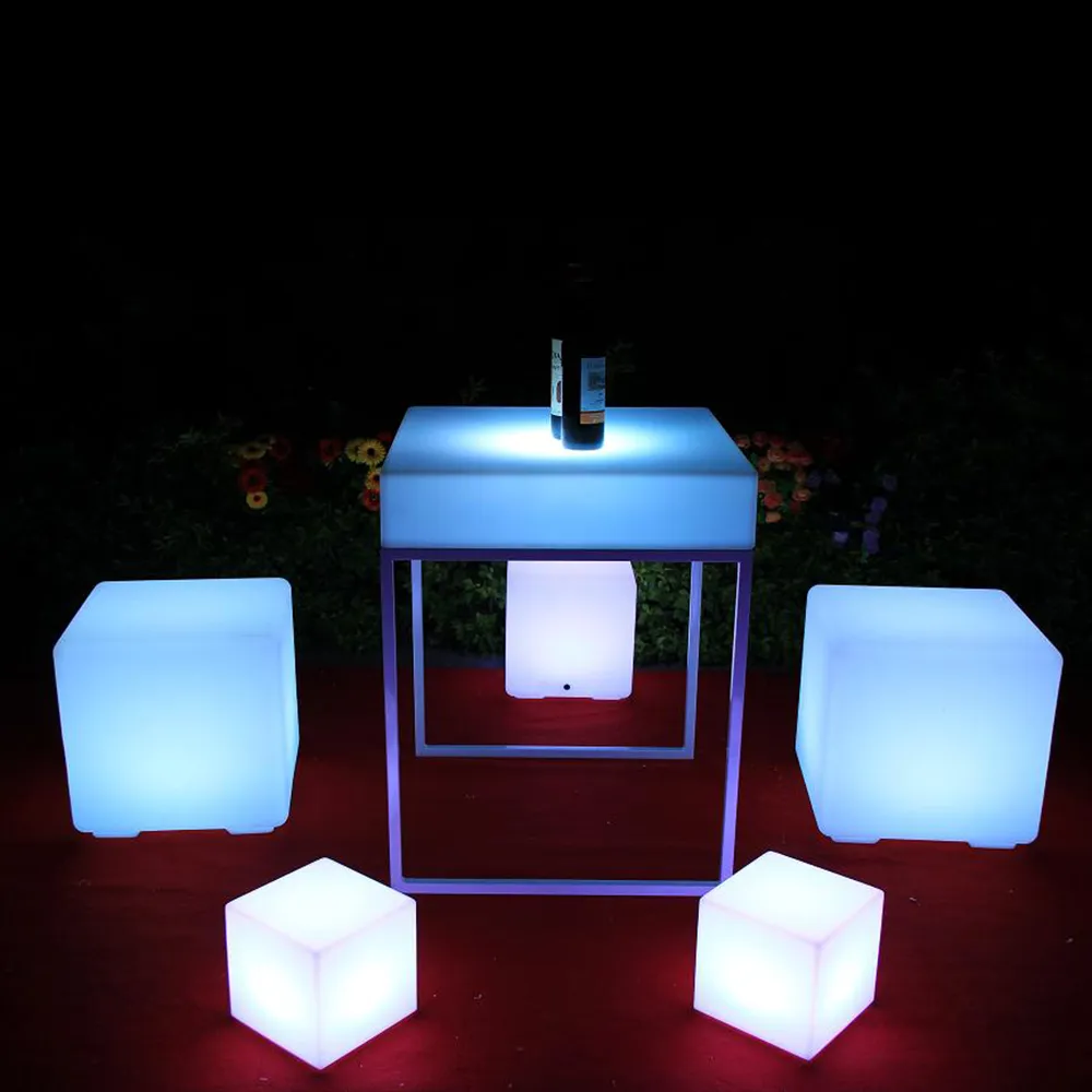 Cube Set - 5 Pieces (4 cubes + 1 table)