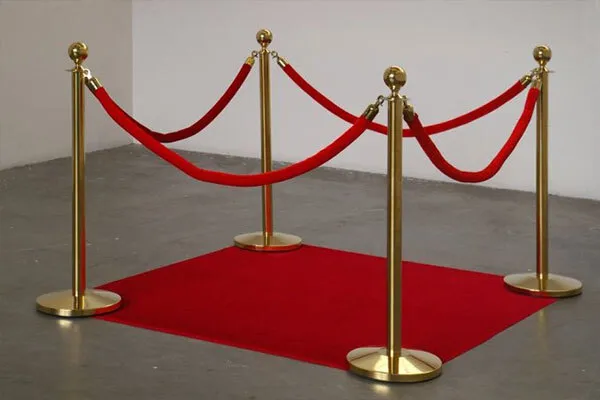 4 Bollards + 2 ropes + 1 Carpet