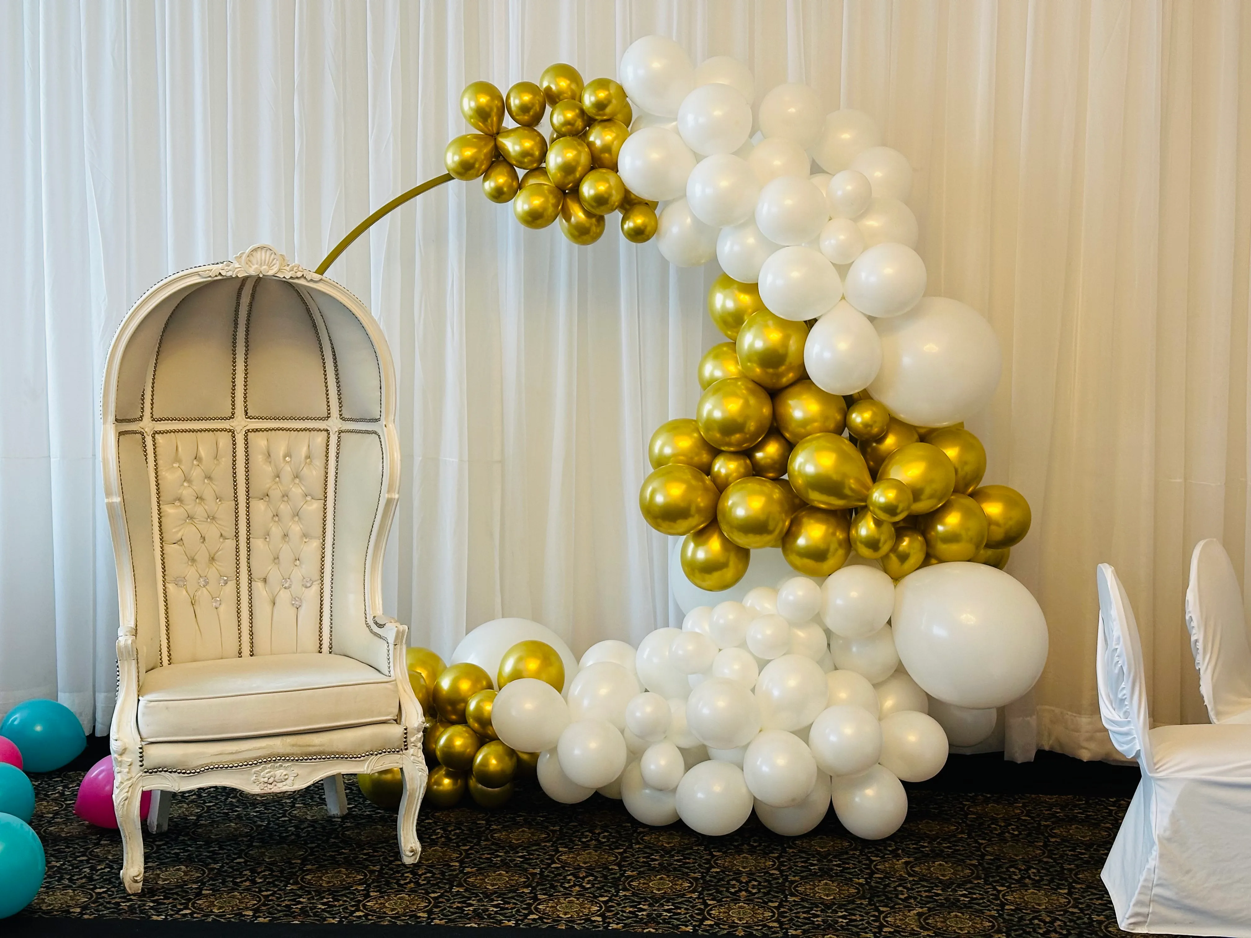 Arche de ballons blanc, or