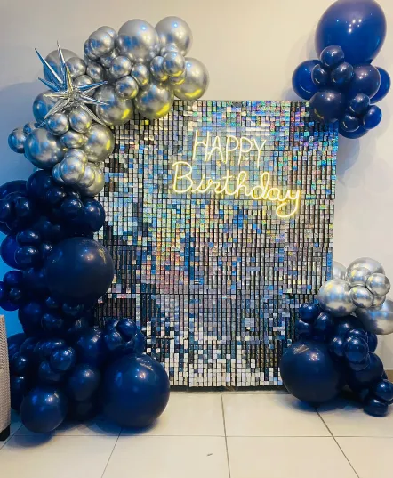 Shimmer Wall Plata  con Girnalda de Globos en L,   Azul Navy y Plateado 