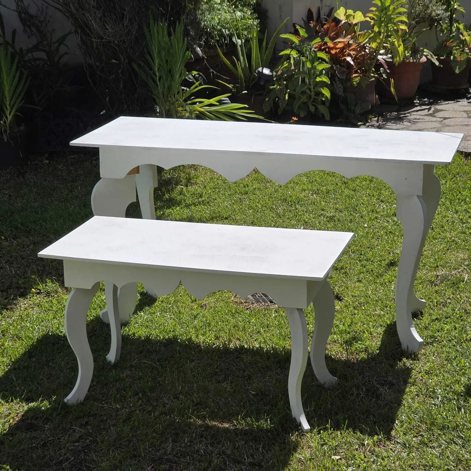 Mesa pequeña vintage blanca 