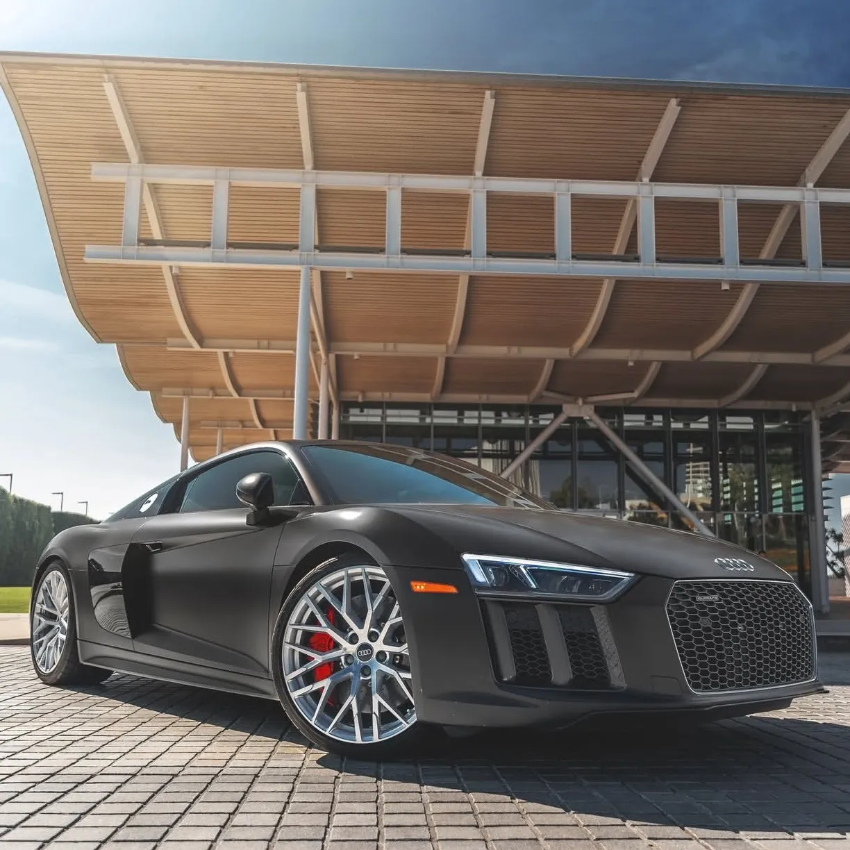 Audi R8 (Chrome Wheels + Straight Piped) - Matte Black