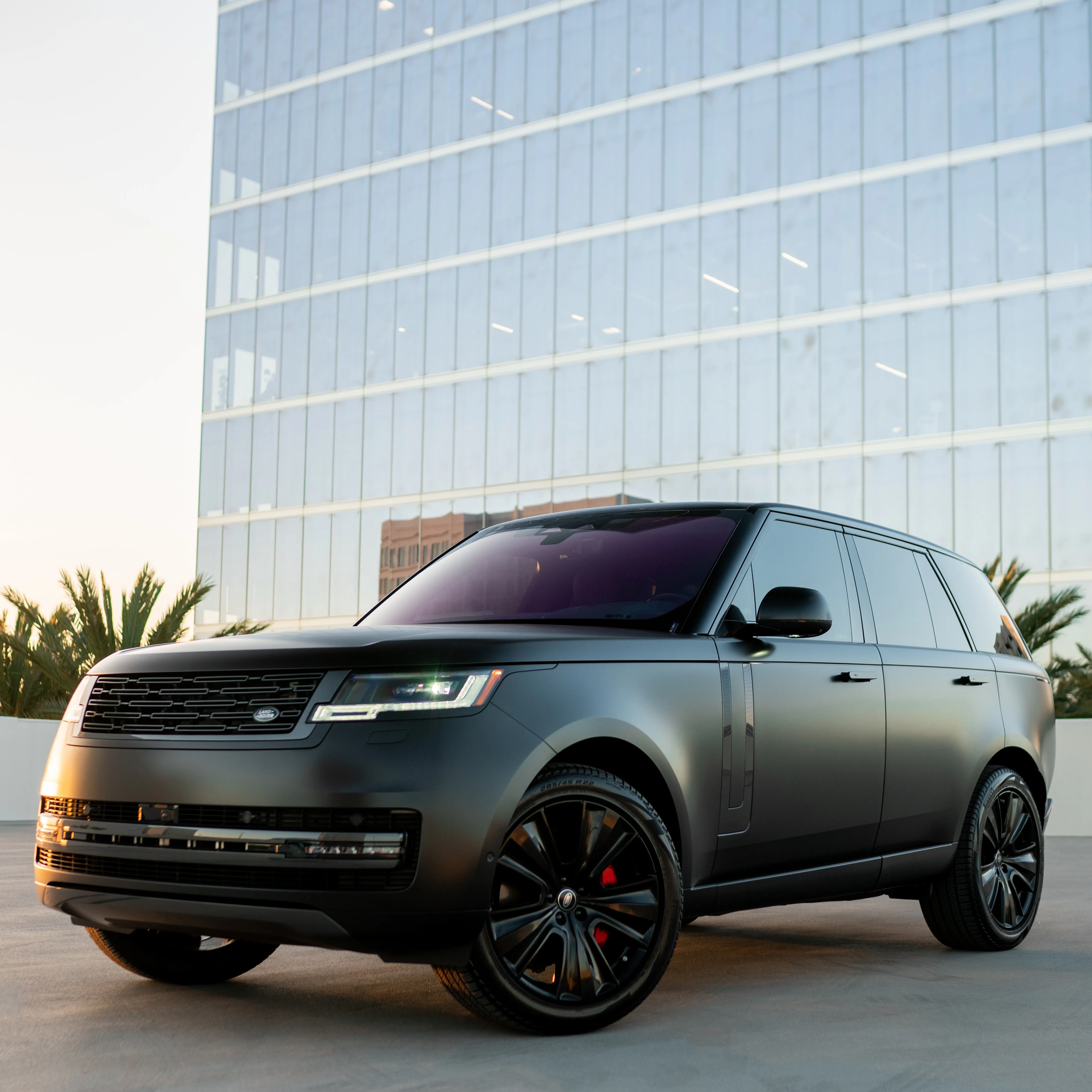 Range Rover P400 SE - Matte Black