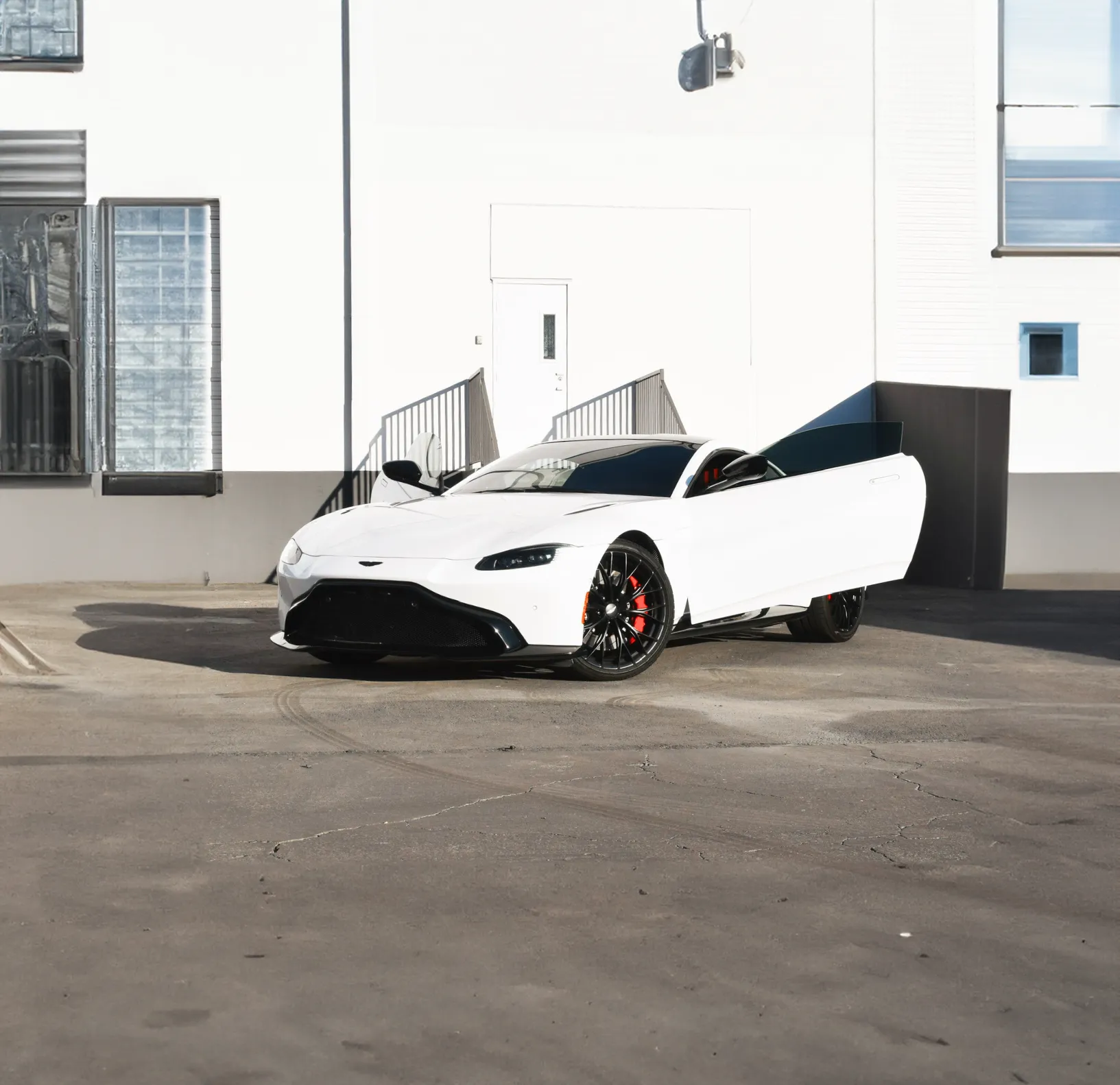 2021 Aston Martin Vantage - White